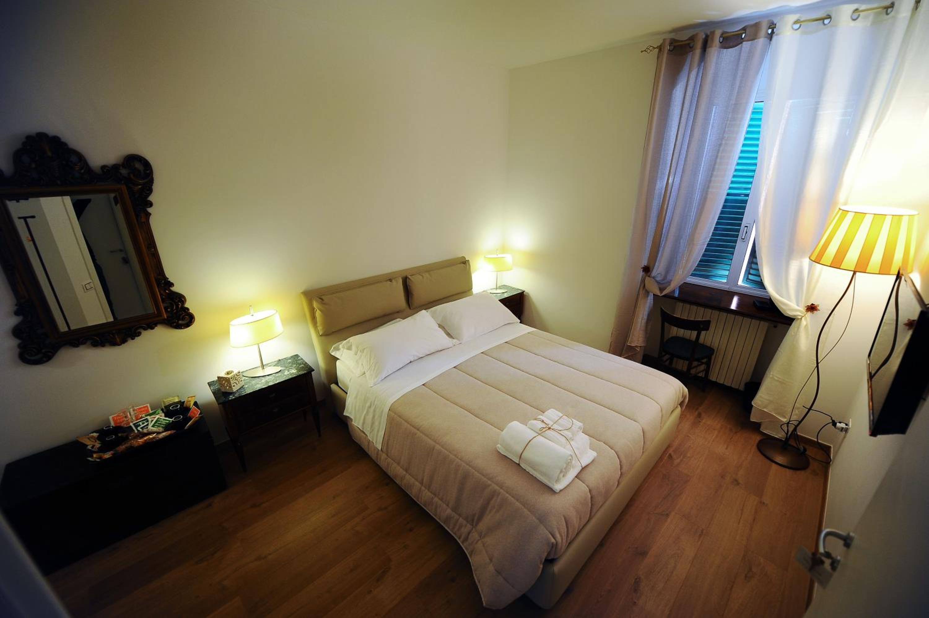 Deluxe Room - Photo 9