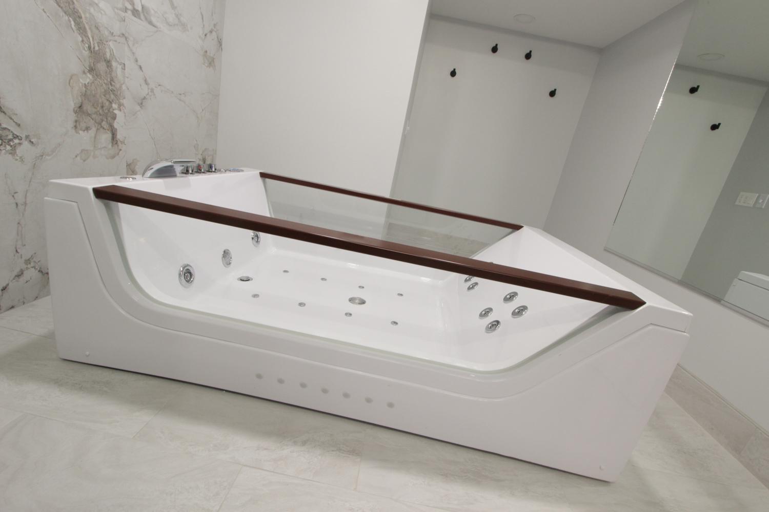 Honeymoon Suite w/ Jetted Tub, Non-Smoking - Photo 4