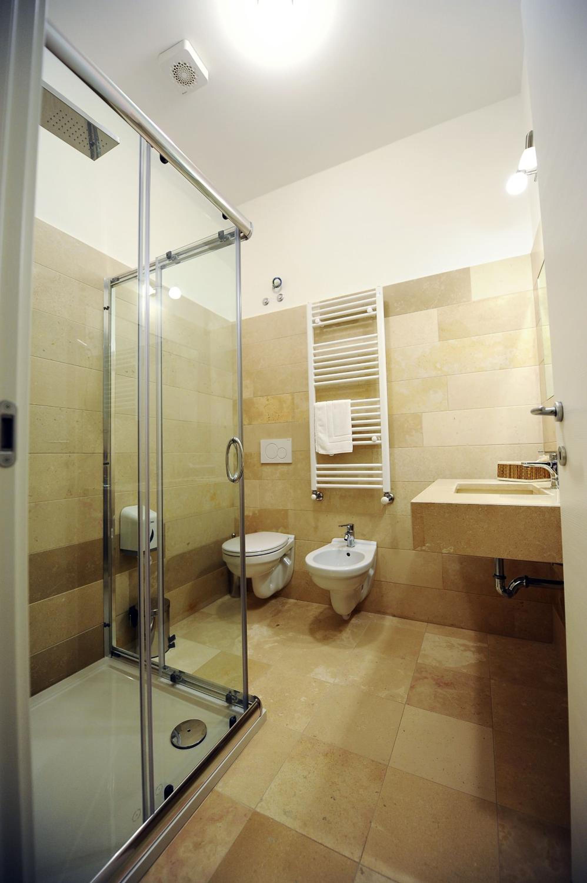 Deluxe Room - Photo 5