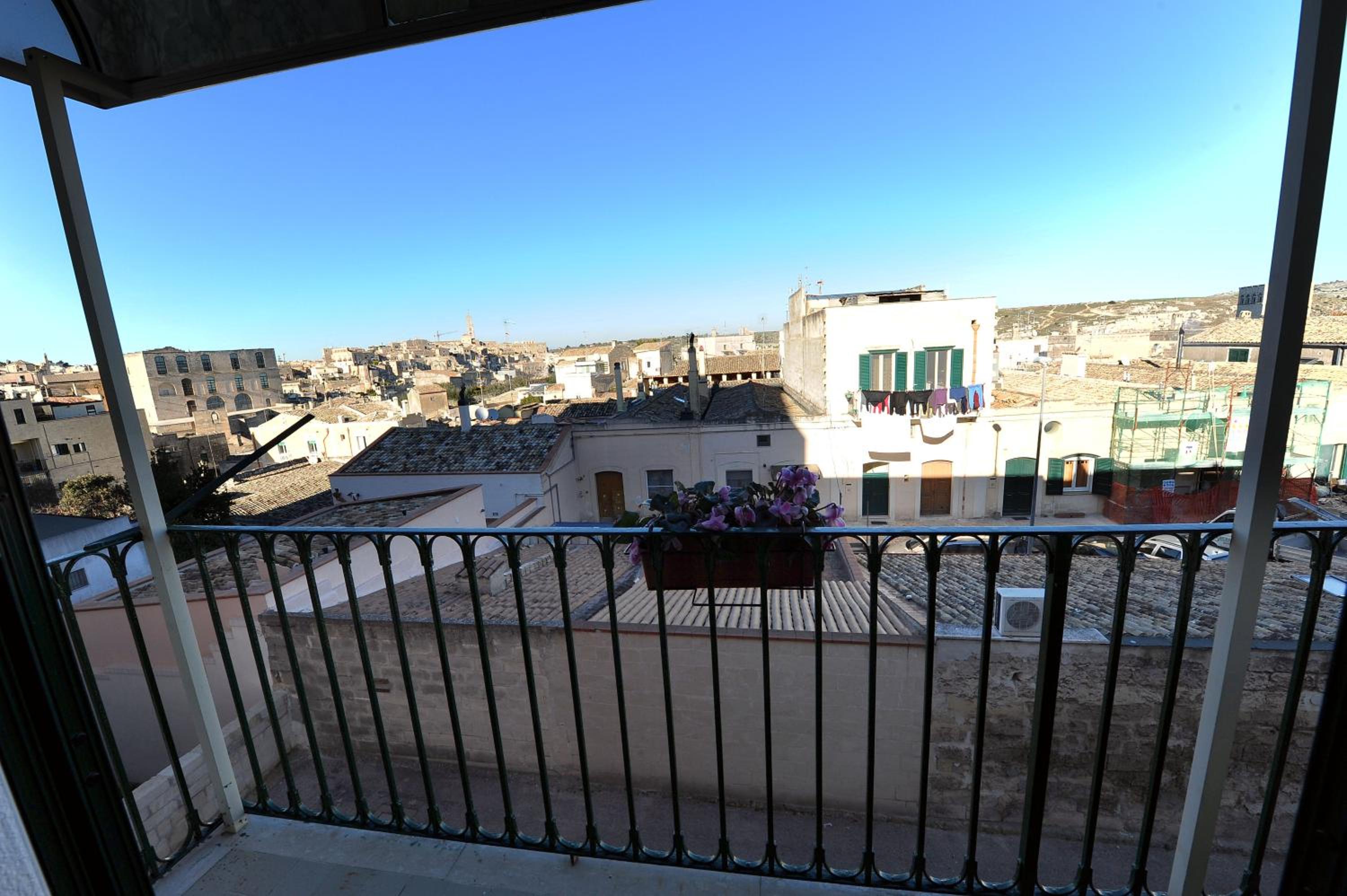 Junior Suite with Balcony and View - Photo 12
