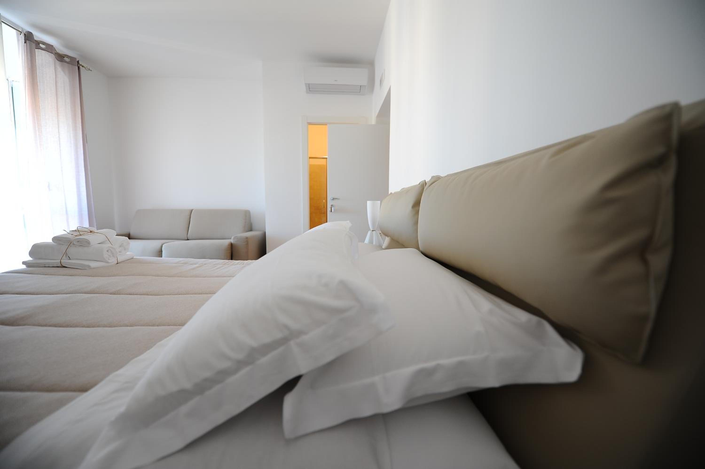 Junior Suite with Balcony and View - Photo 1