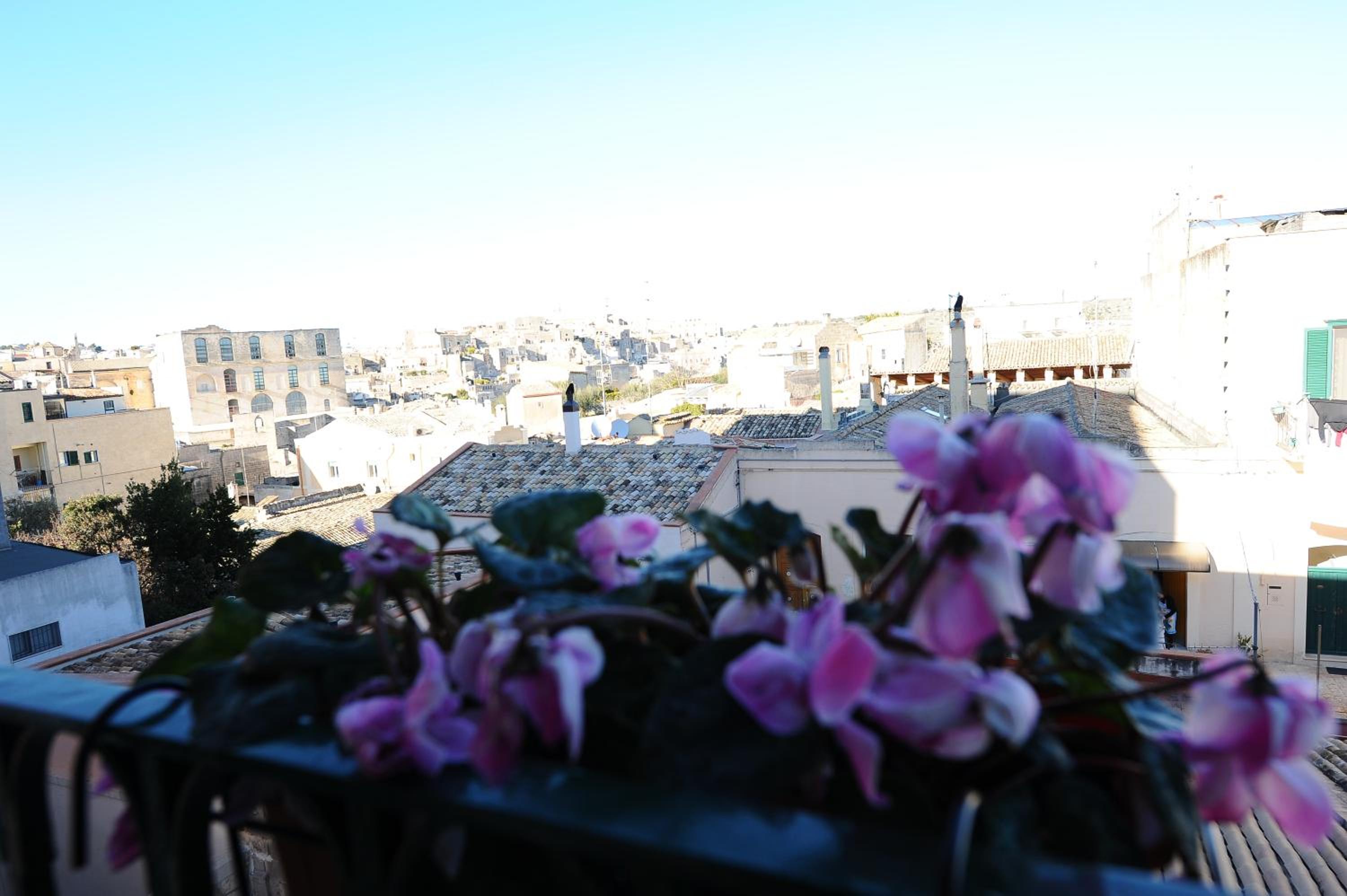 Double Room with Balcony and View - Photo 2