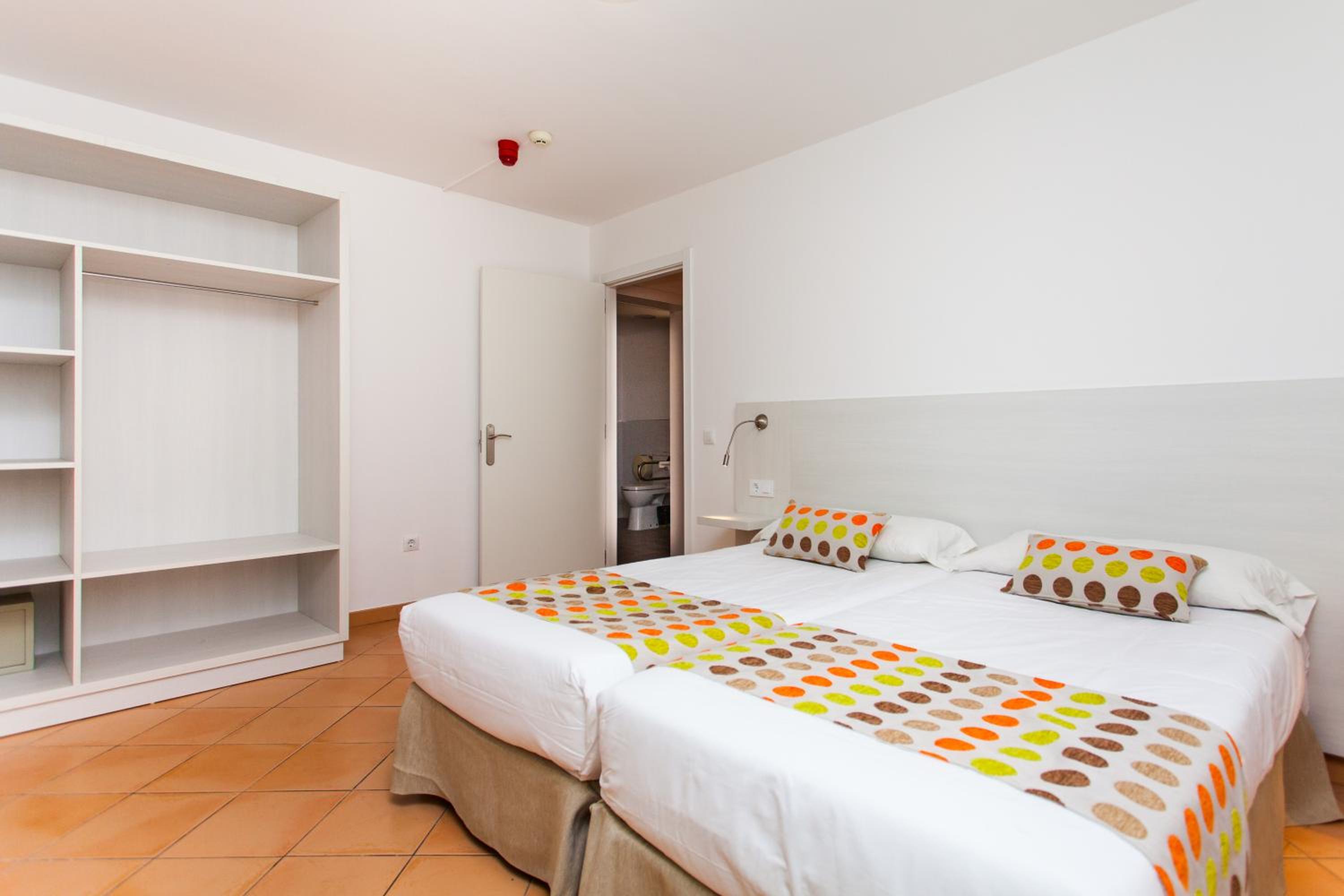 One-Bedroom Comfort Apartment with Balcony or Terrace photo 3