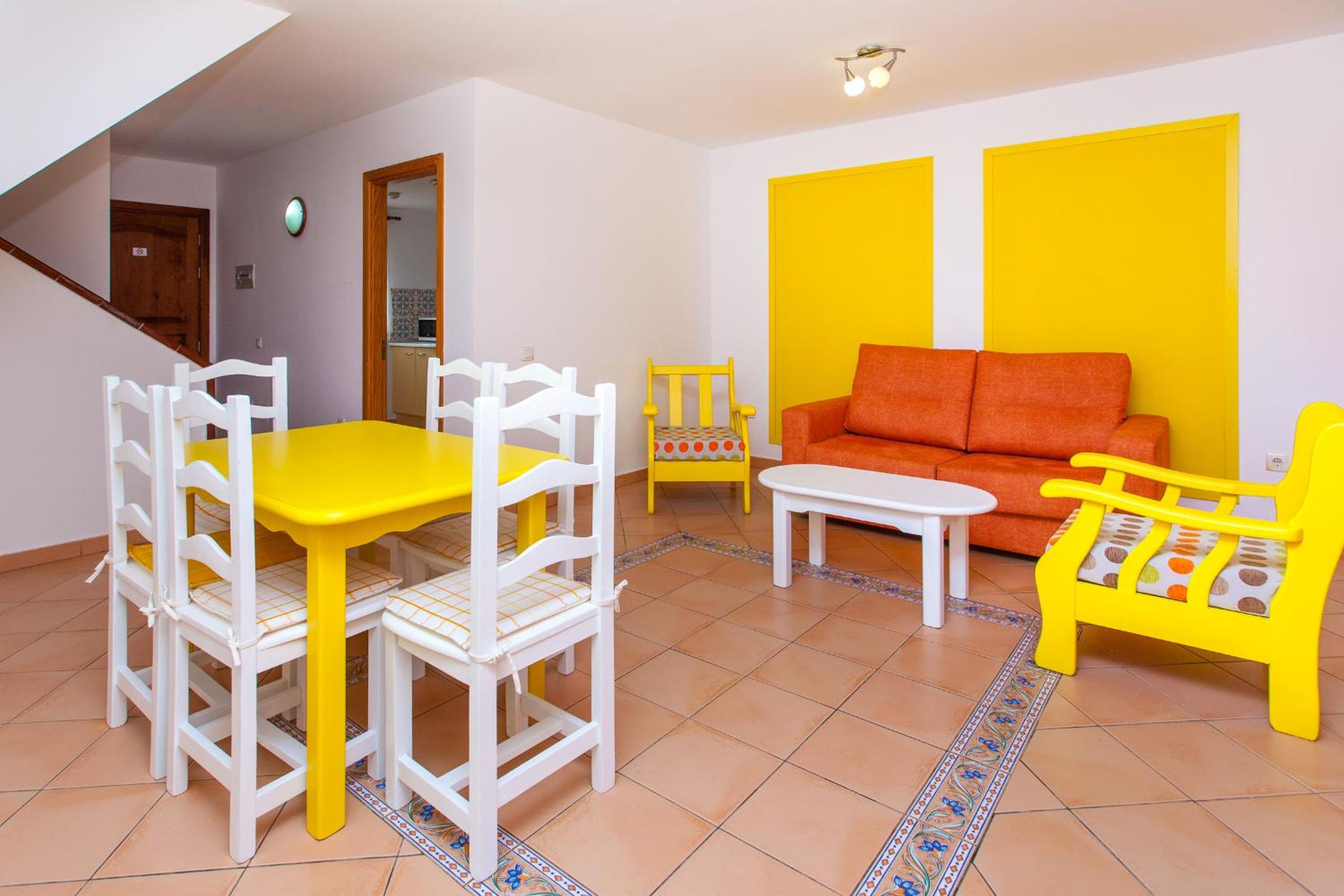 Family Suite with Pool View (4 Adults + 2 Children) photo 3