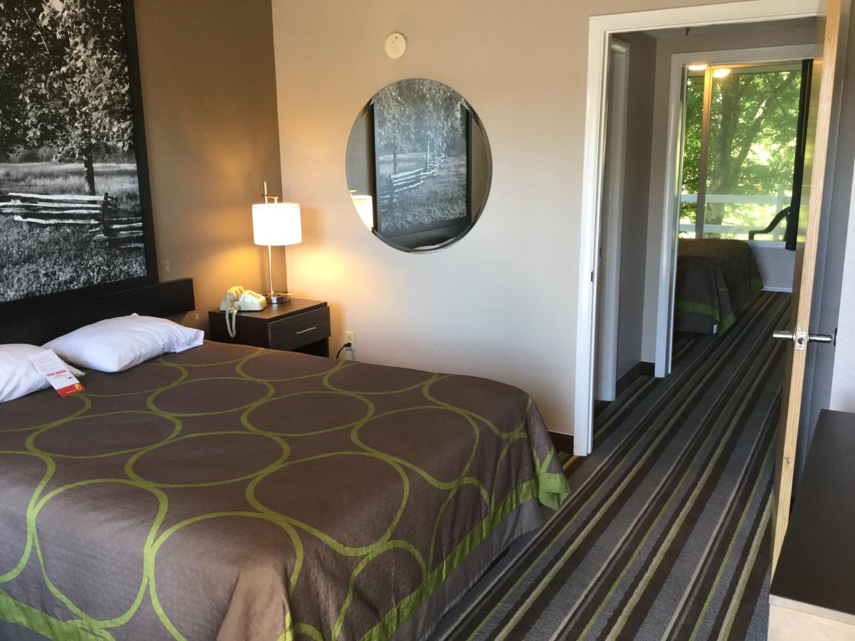 Queen Room with Two Queen Beds - Non-Smoking - Photo 1