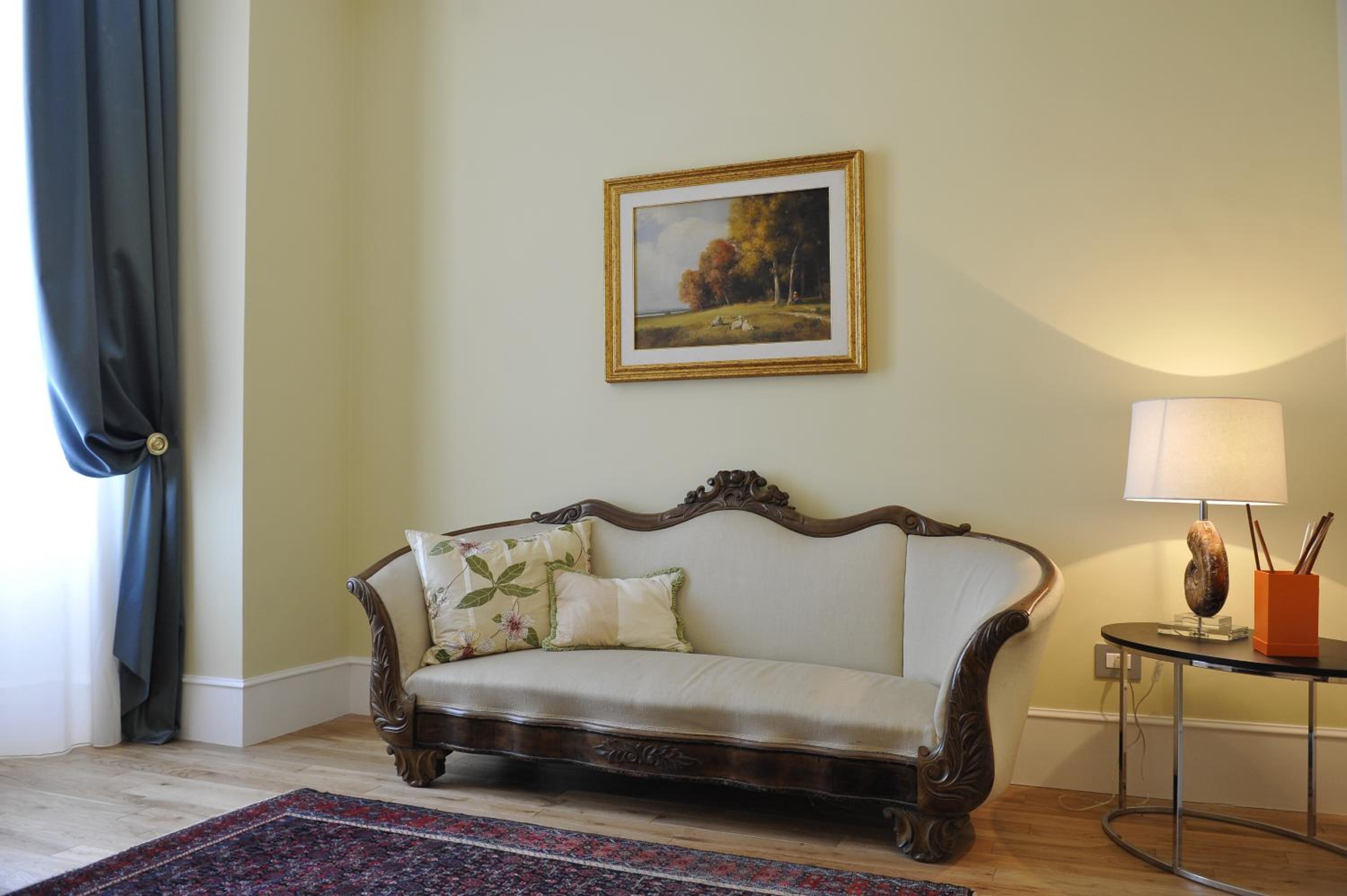 Suite - Photo 11