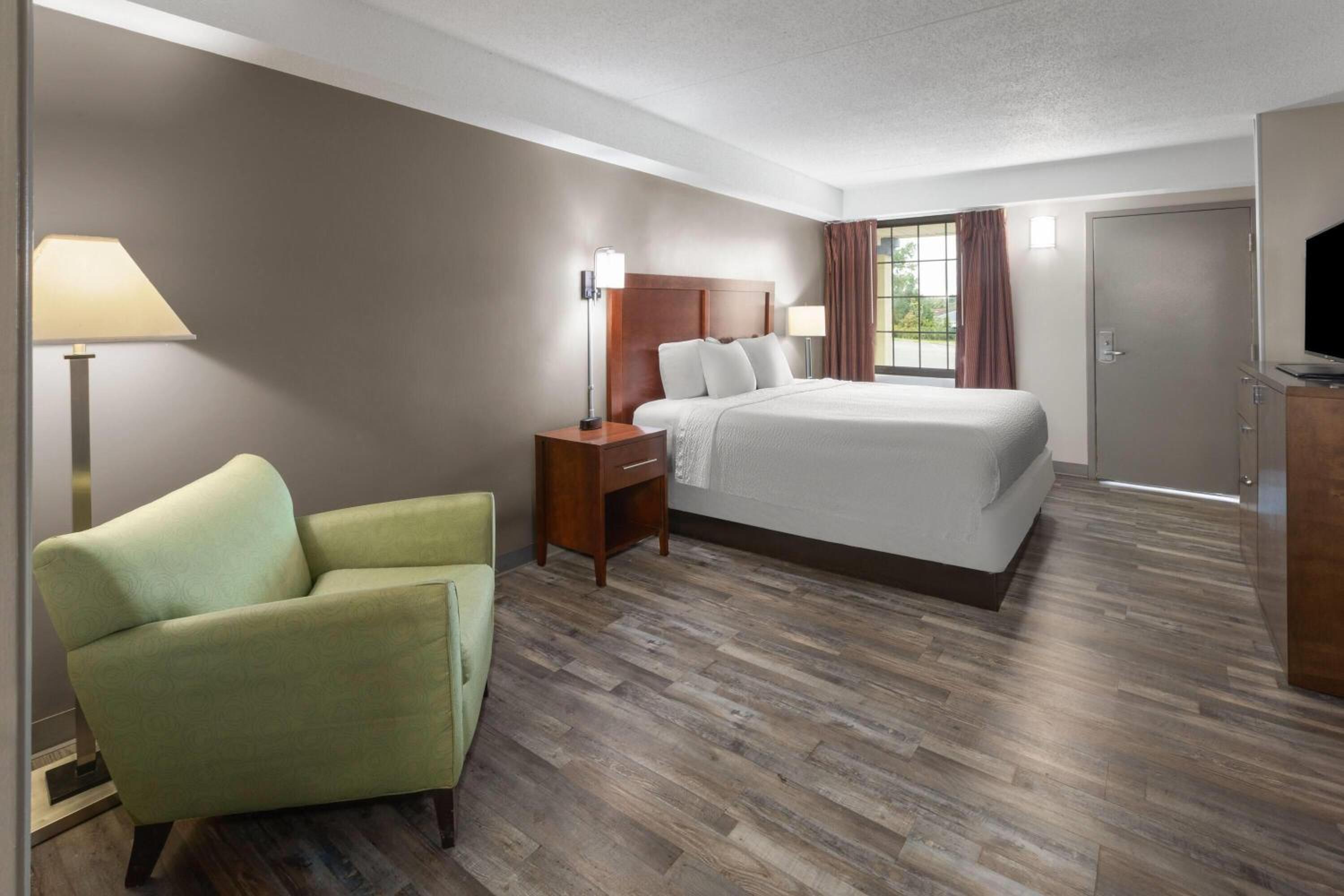 Superior King Room - Non-Smoking - Photo 2