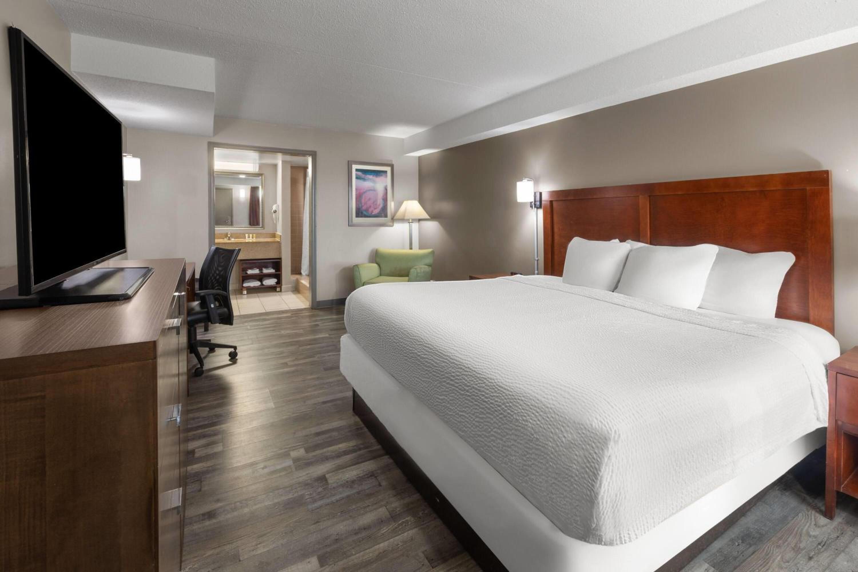 Superior King Room - Non-Smoking - Photo 1