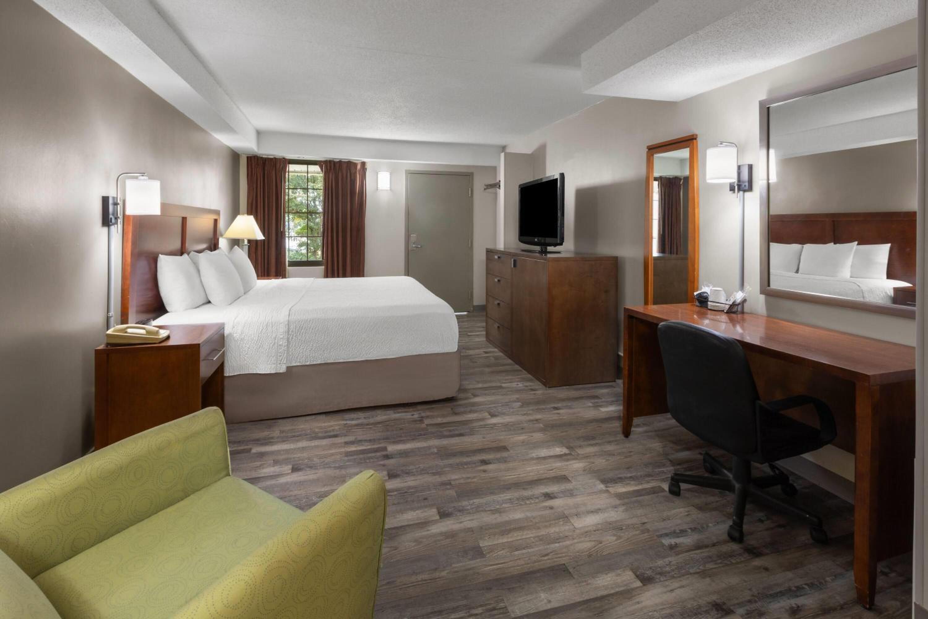 Superior King Room - Non-Smoking - Photo 5