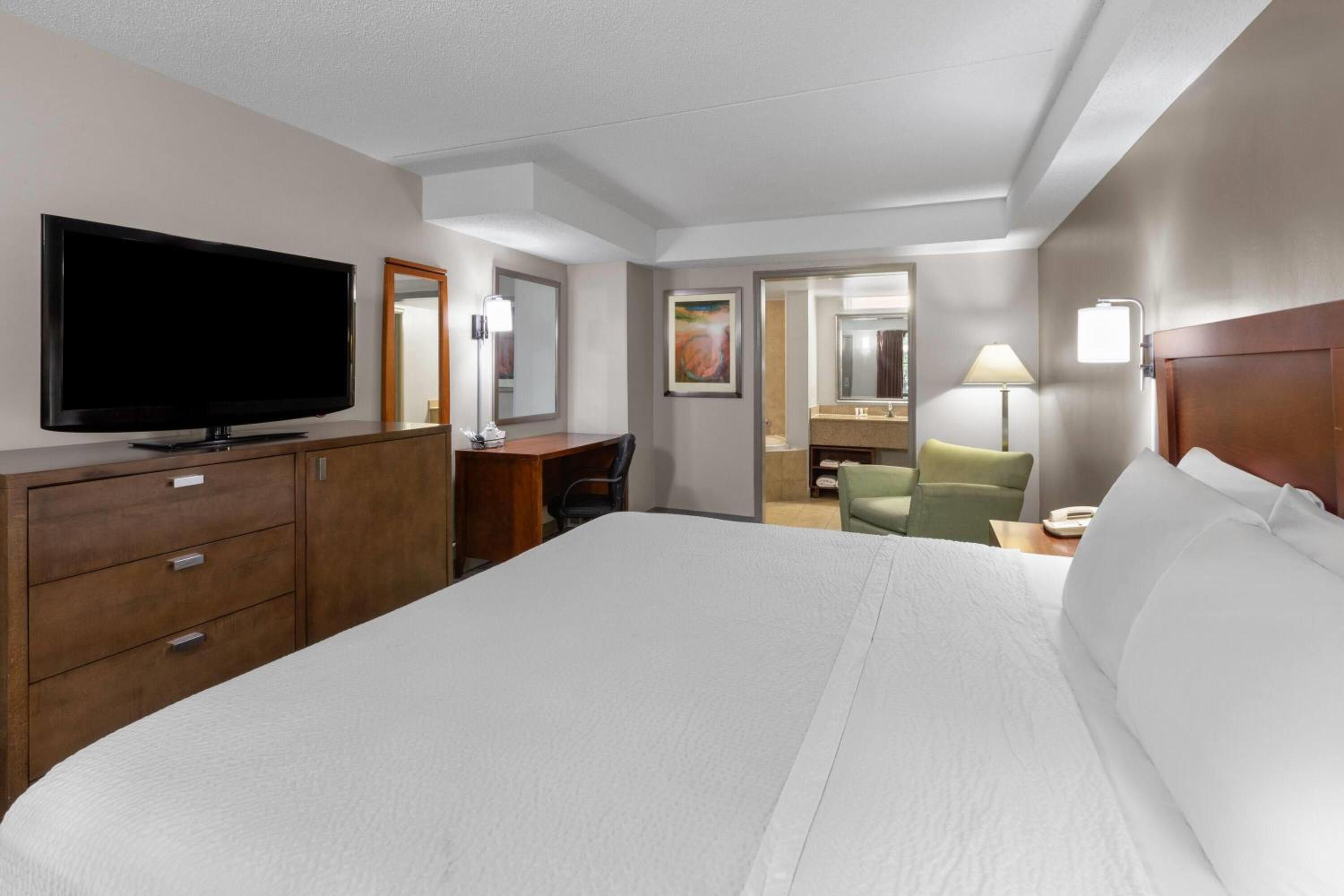 Superior King Room - Non-Smoking - Photo 4