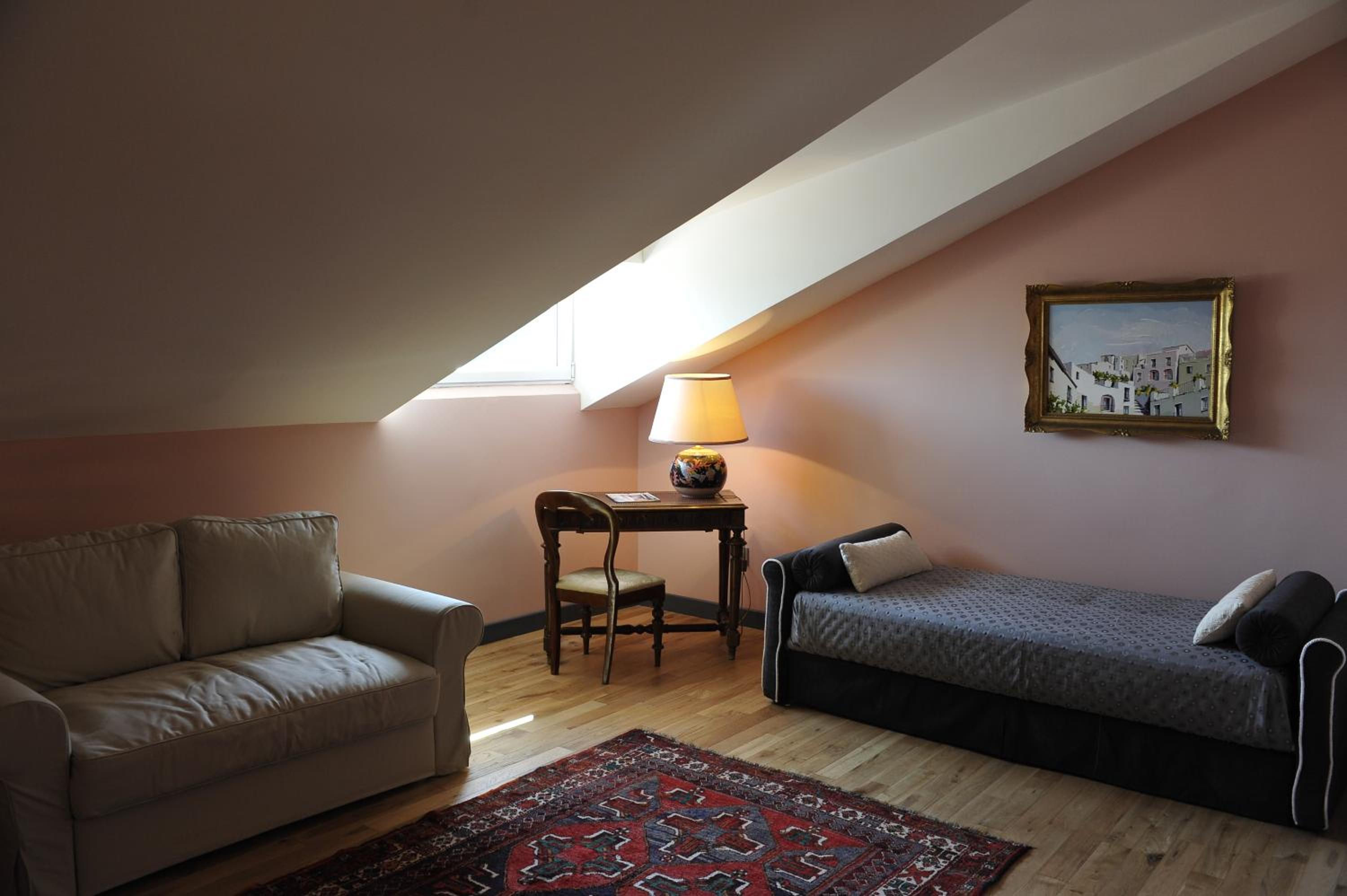 Suite - Photo 9