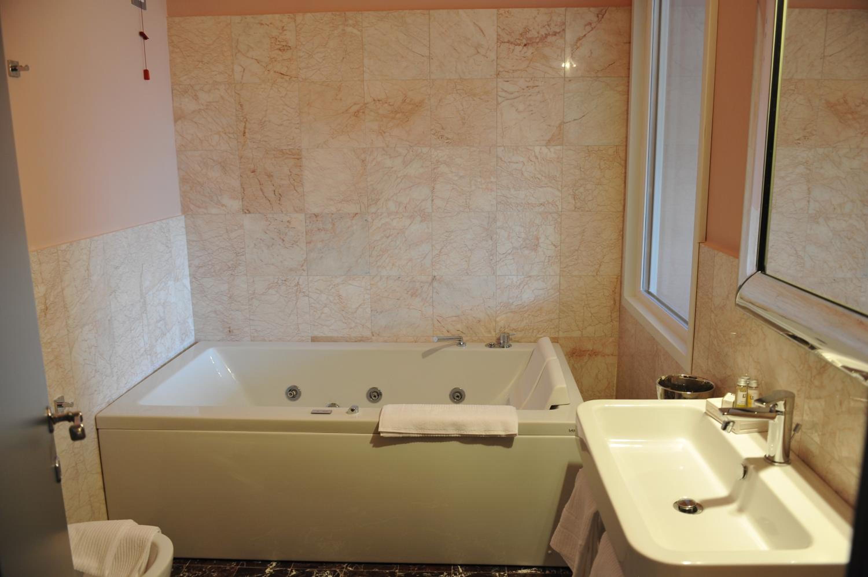 Suite - Photo 8