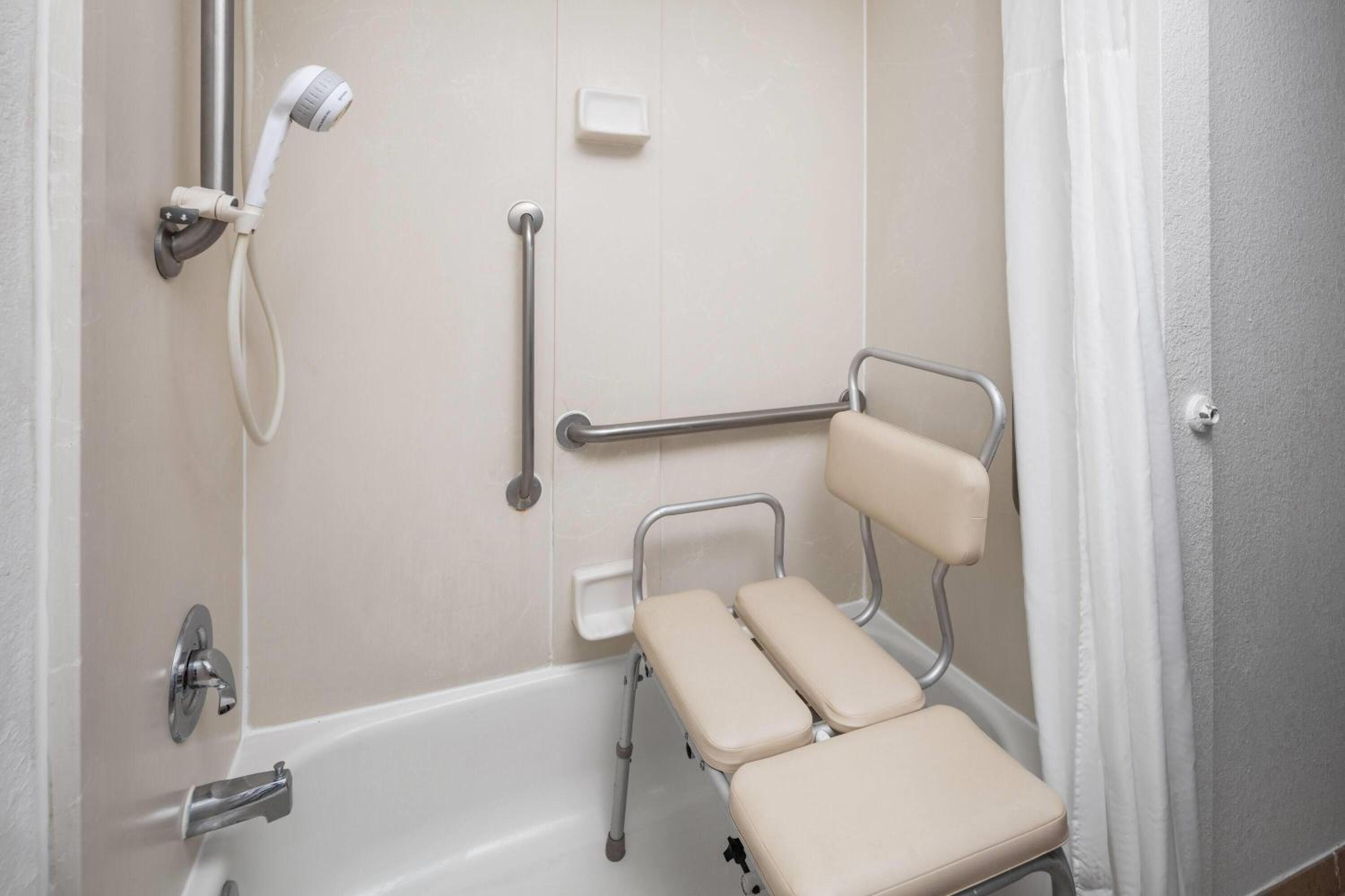 King Room with Mobility Access and Bathtub with Grab Bars, Non-Smoking - Photo 2