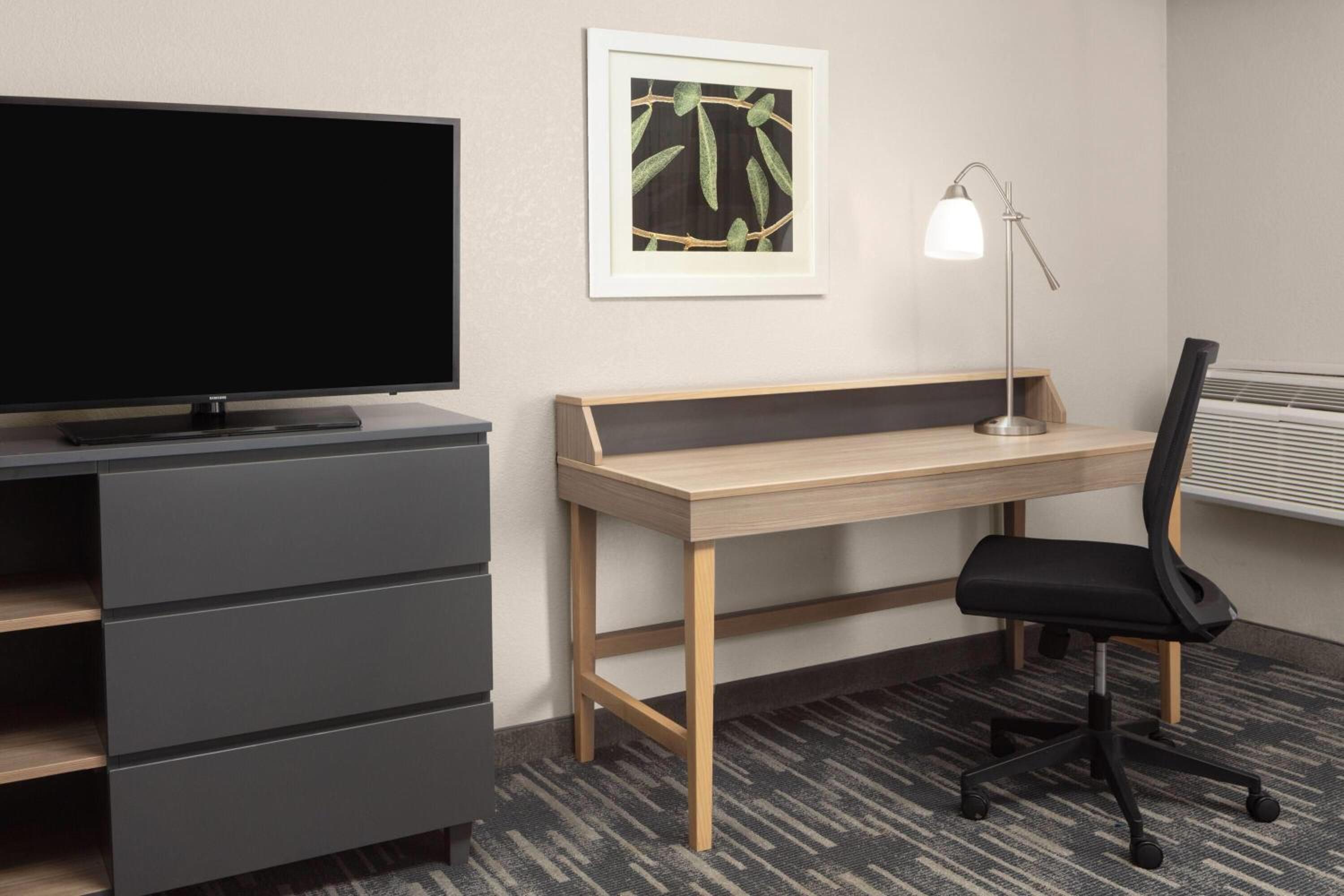 King Studio Suite - Non-Smoking - Photo 2