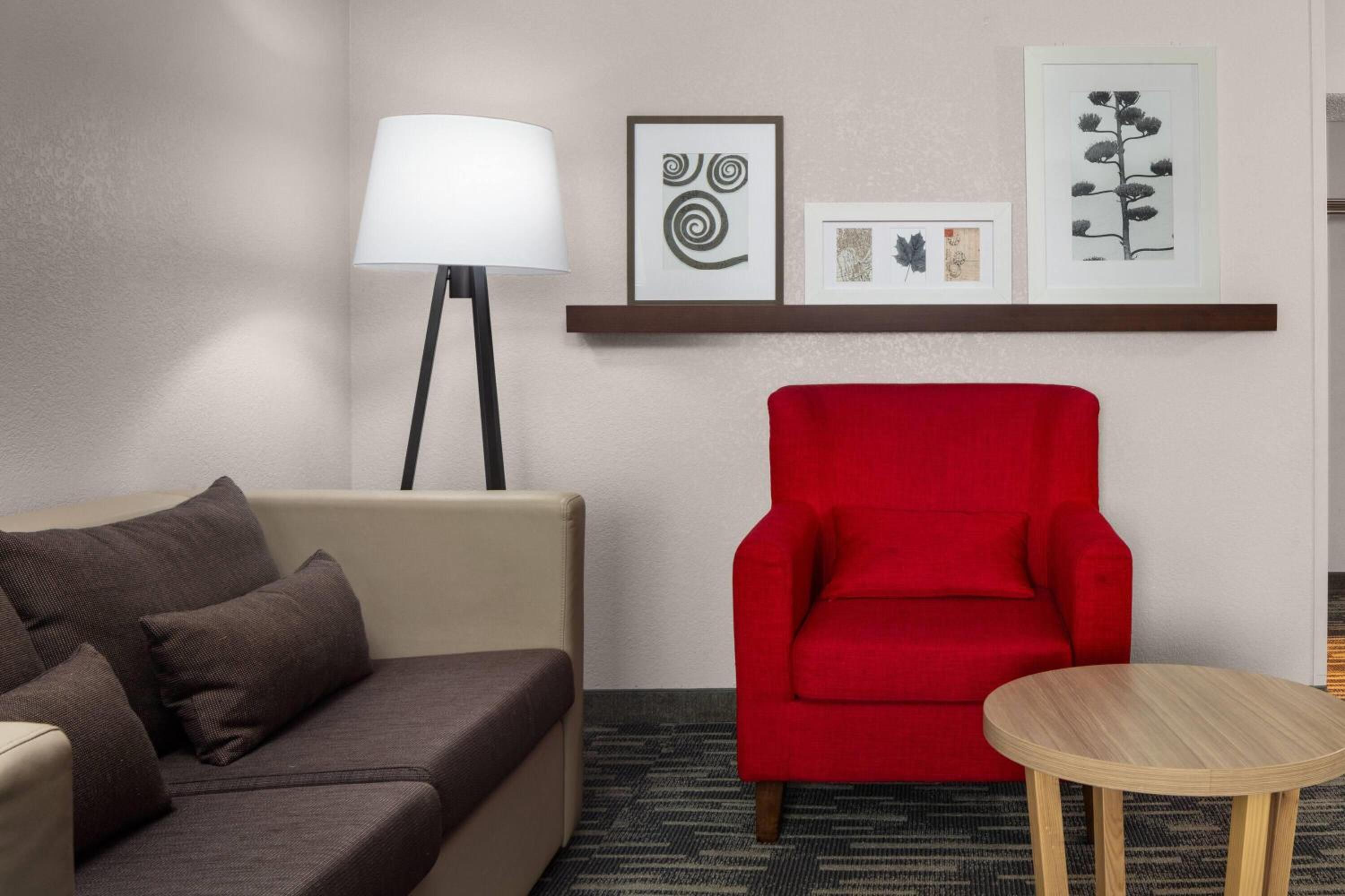 King Studio Suite - Non-Smoking - Photo 3
