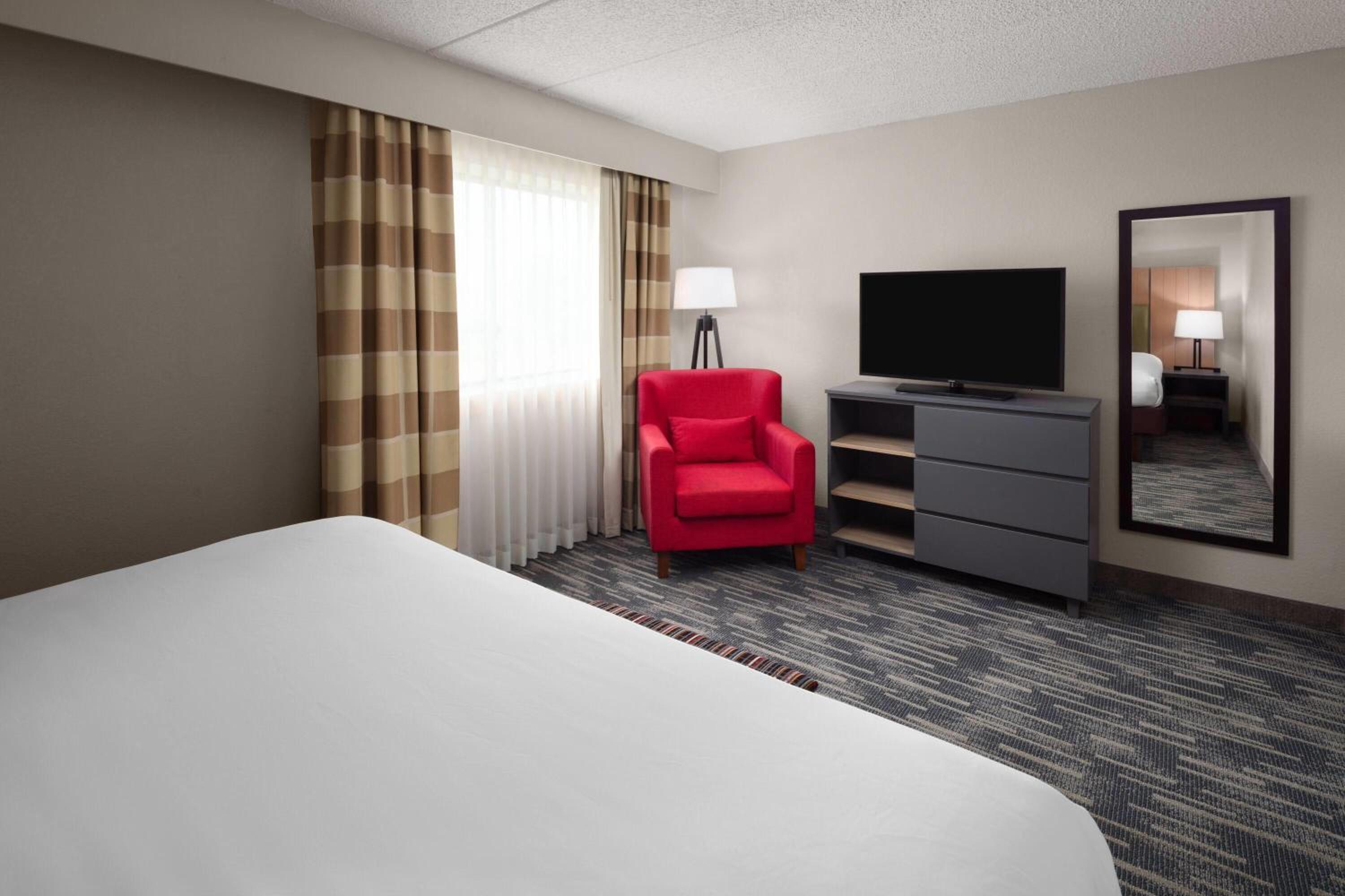 One-Bedroom King Suite - Non-Smoking - Photo 2