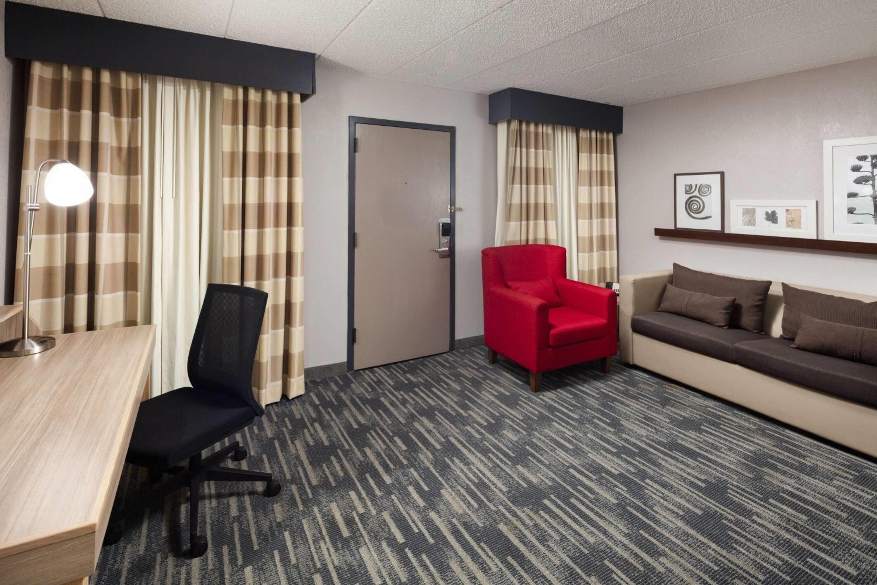 One-Bedroom King Suite - Non-Smoking - Photo 4