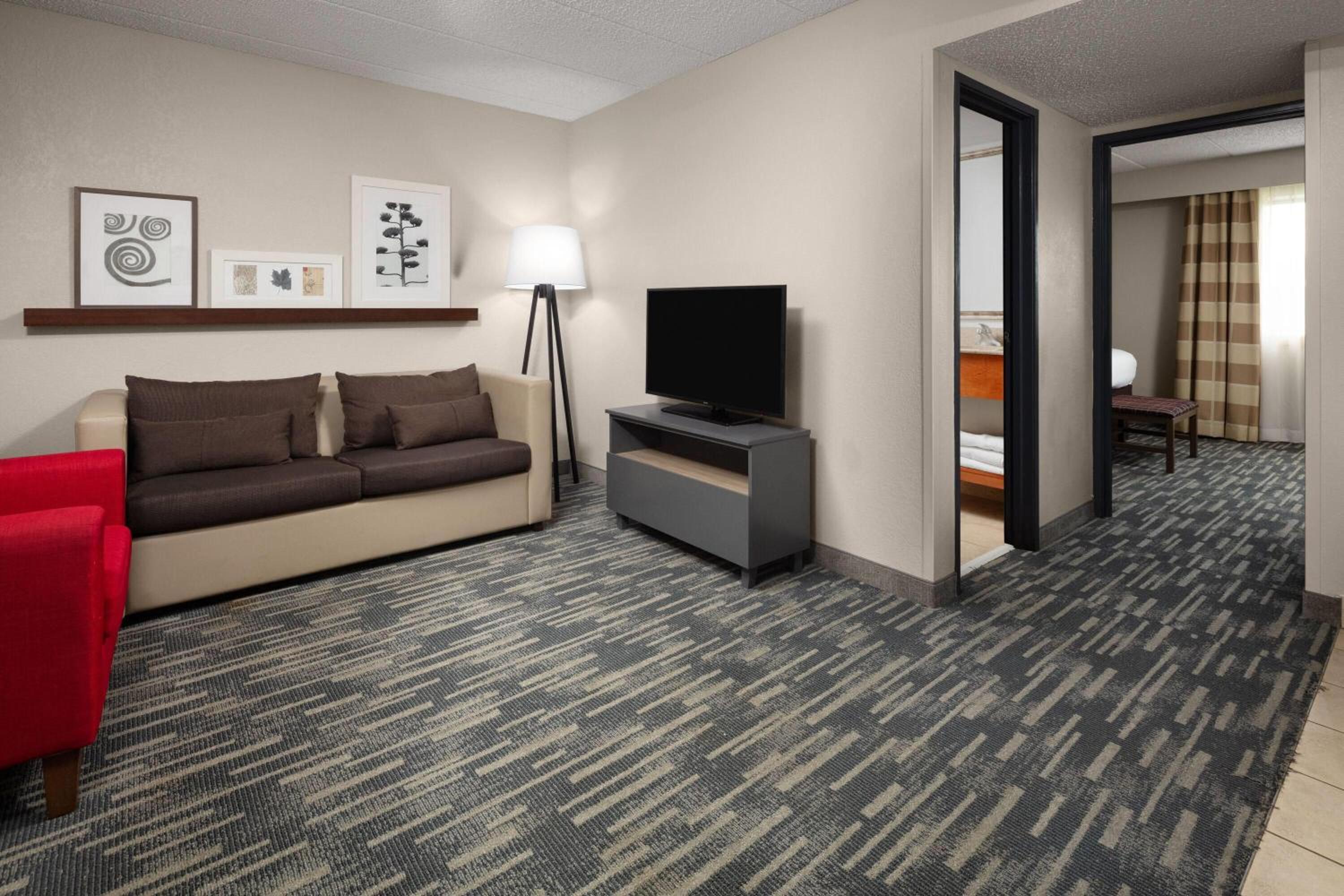 One-Bedroom King Suite - Non-Smoking - Photo 5