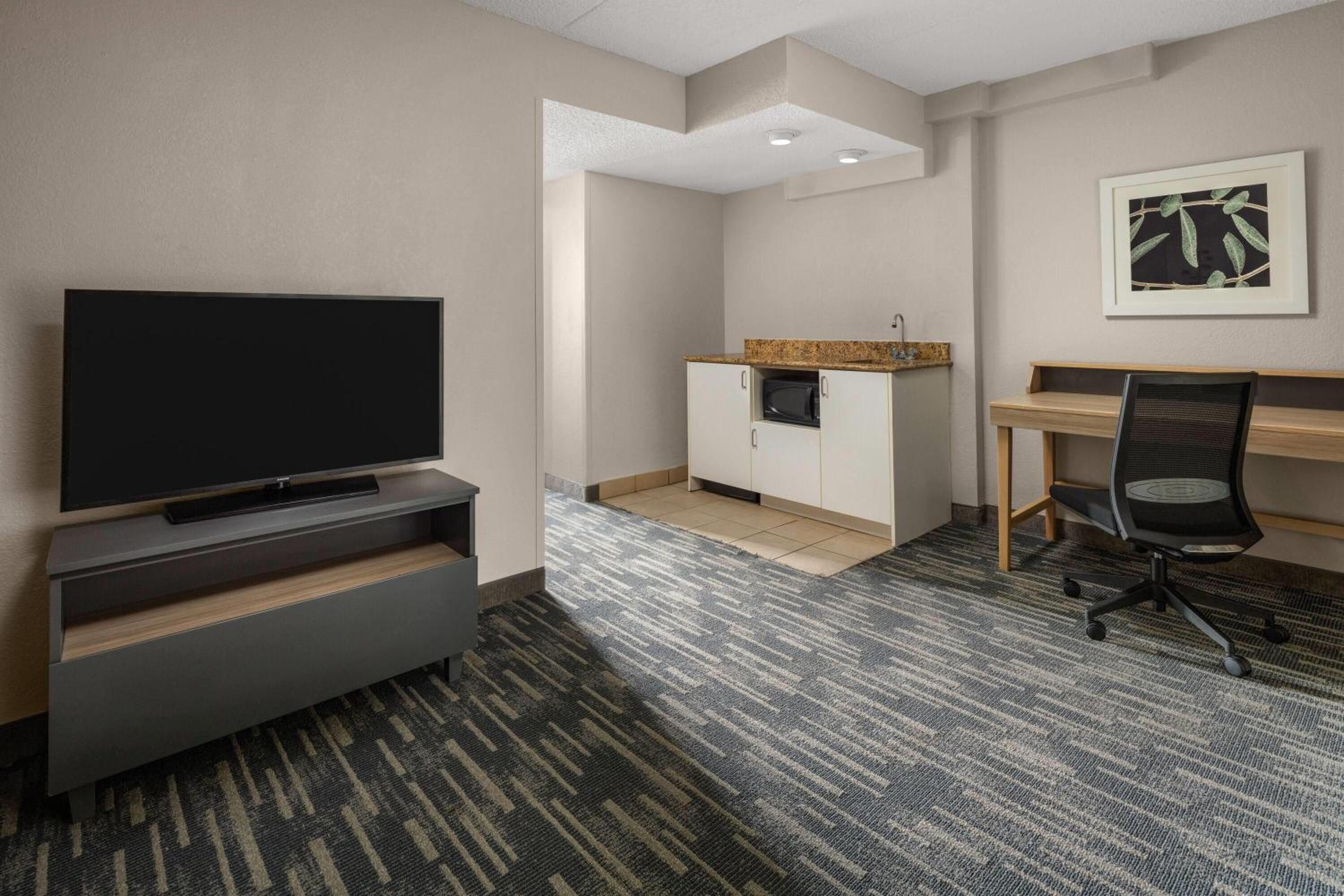 One-Bedroom King Suite - Non-Smoking - Photo 6