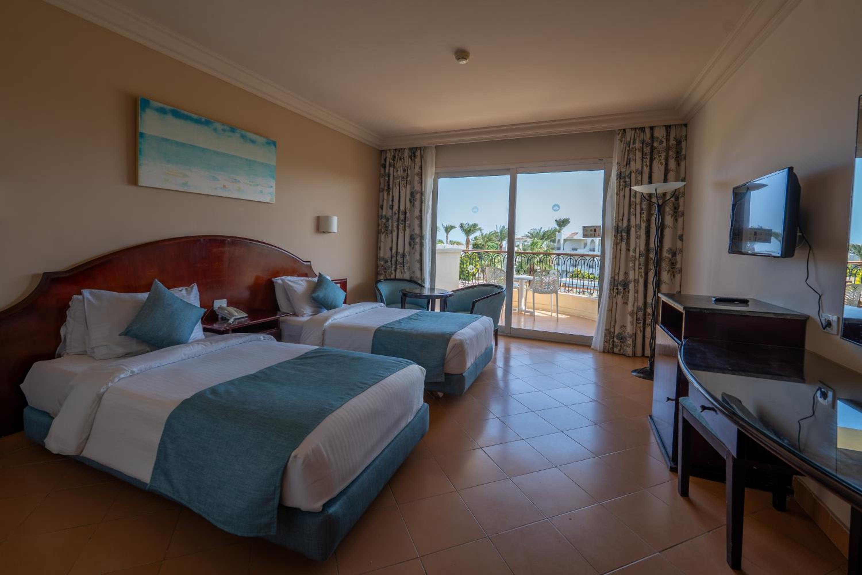 Superior, Queen or Twin, Partial Sea View