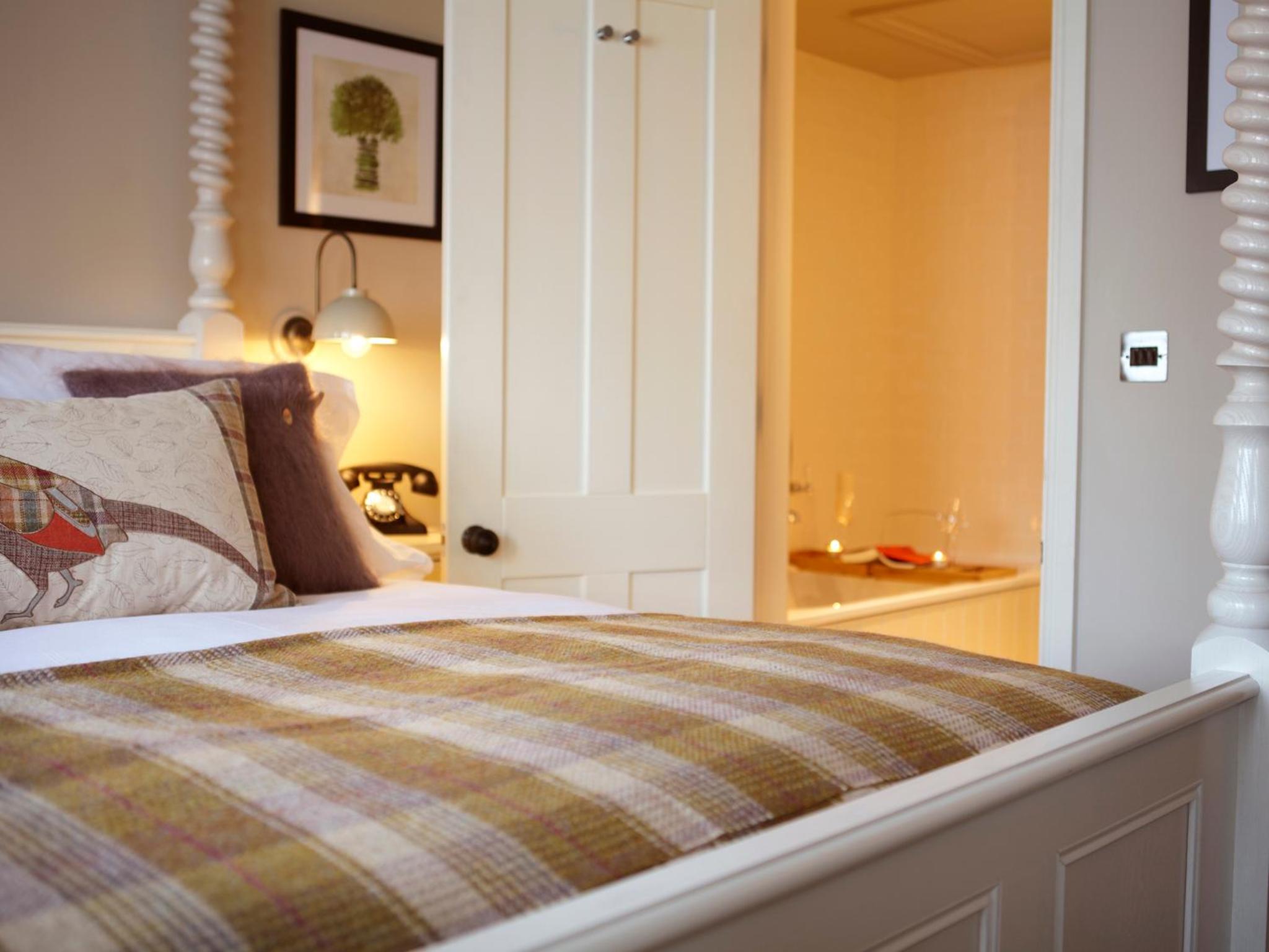 Deluxe King Room (No pets allowed) photo 3