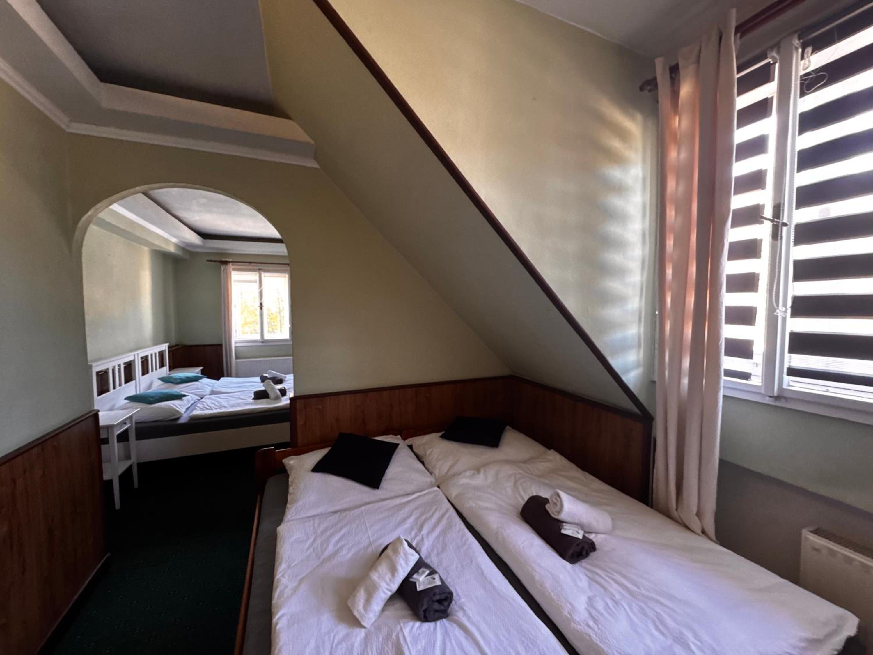 Quadruple Room with Private Bathroom photo 2