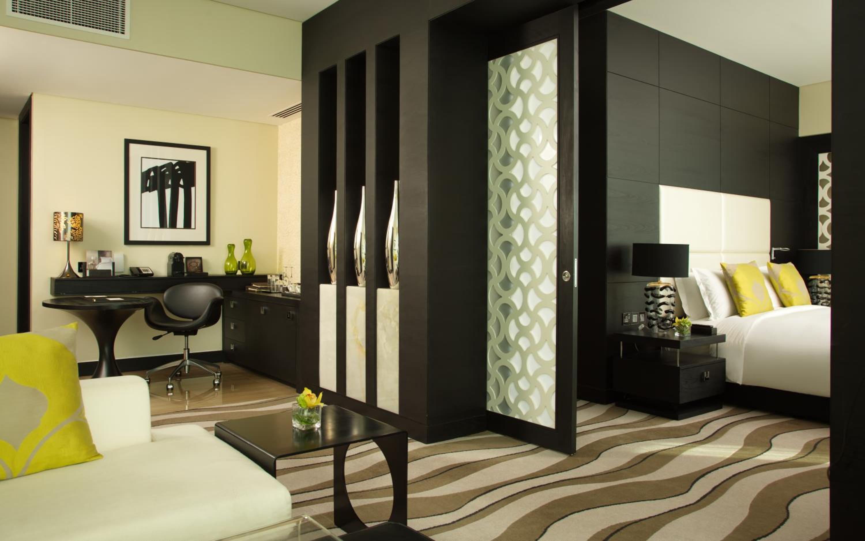 Prestige Suite with Club Access and Sea or City View — photo 3