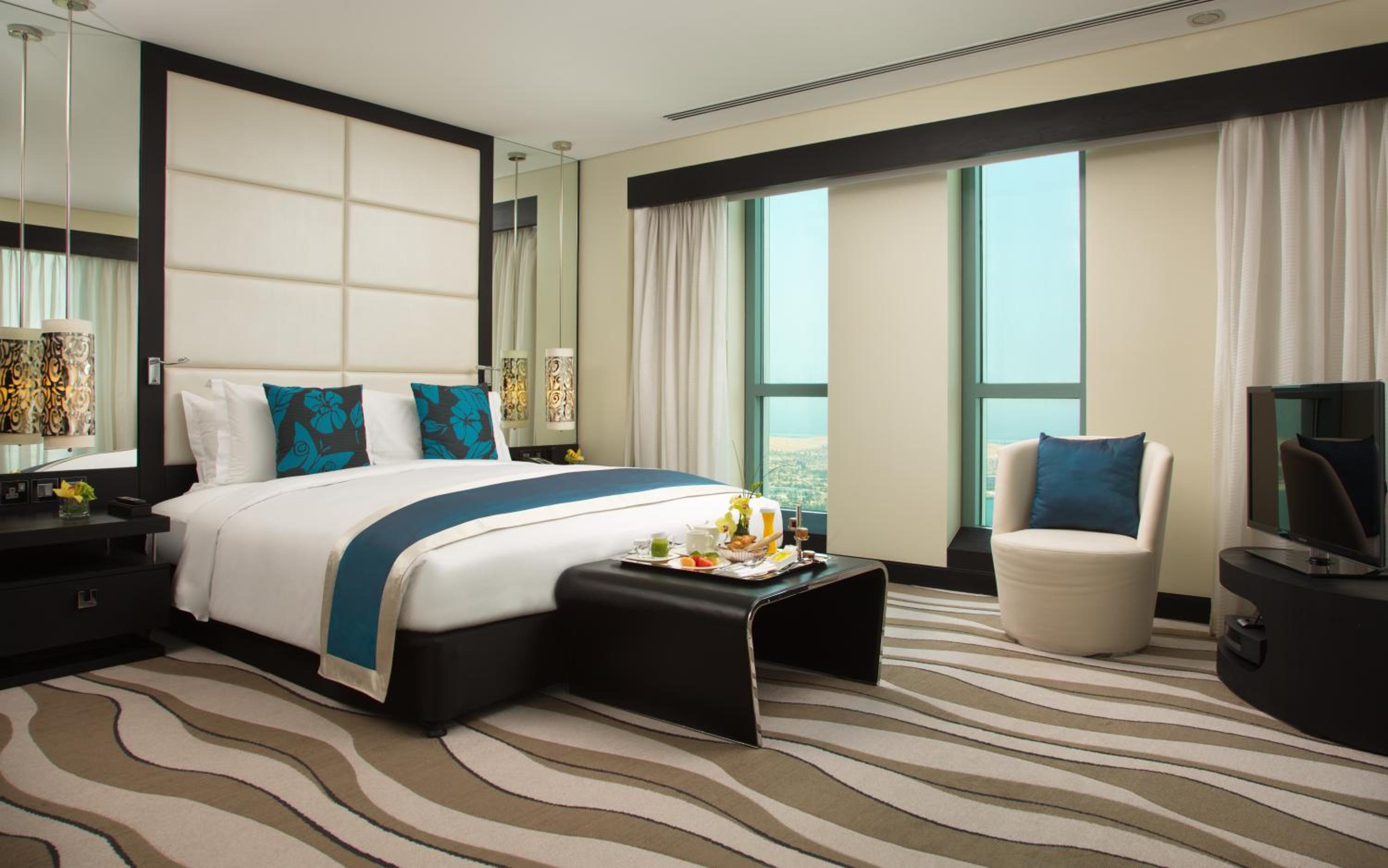 Opera King Suite with Club Millésime Access and Sea or City View photo 1