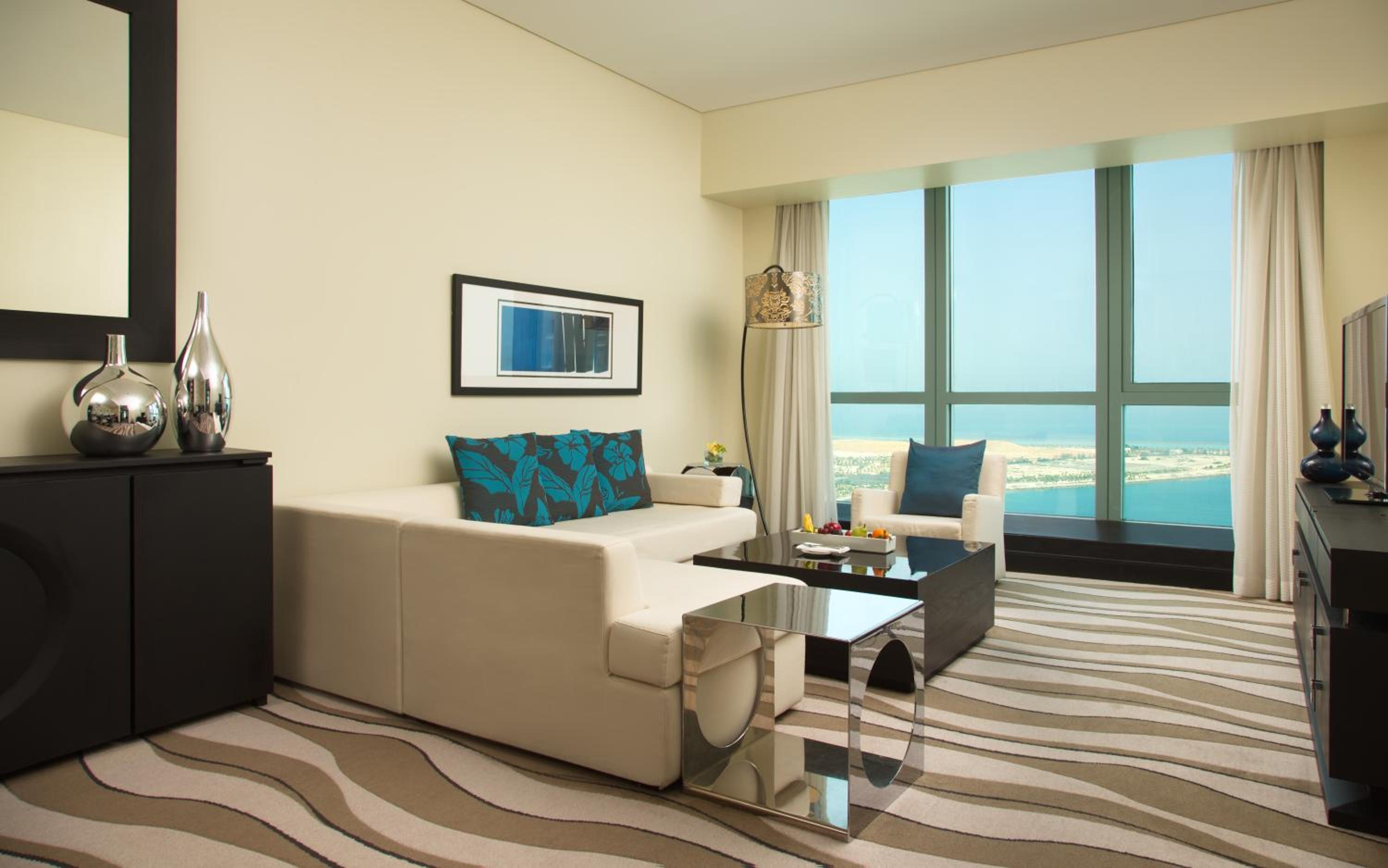 Opera King Suite with Club Millésime Access and Sea or City View — photo 4