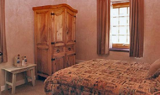 Queen Room photo 1