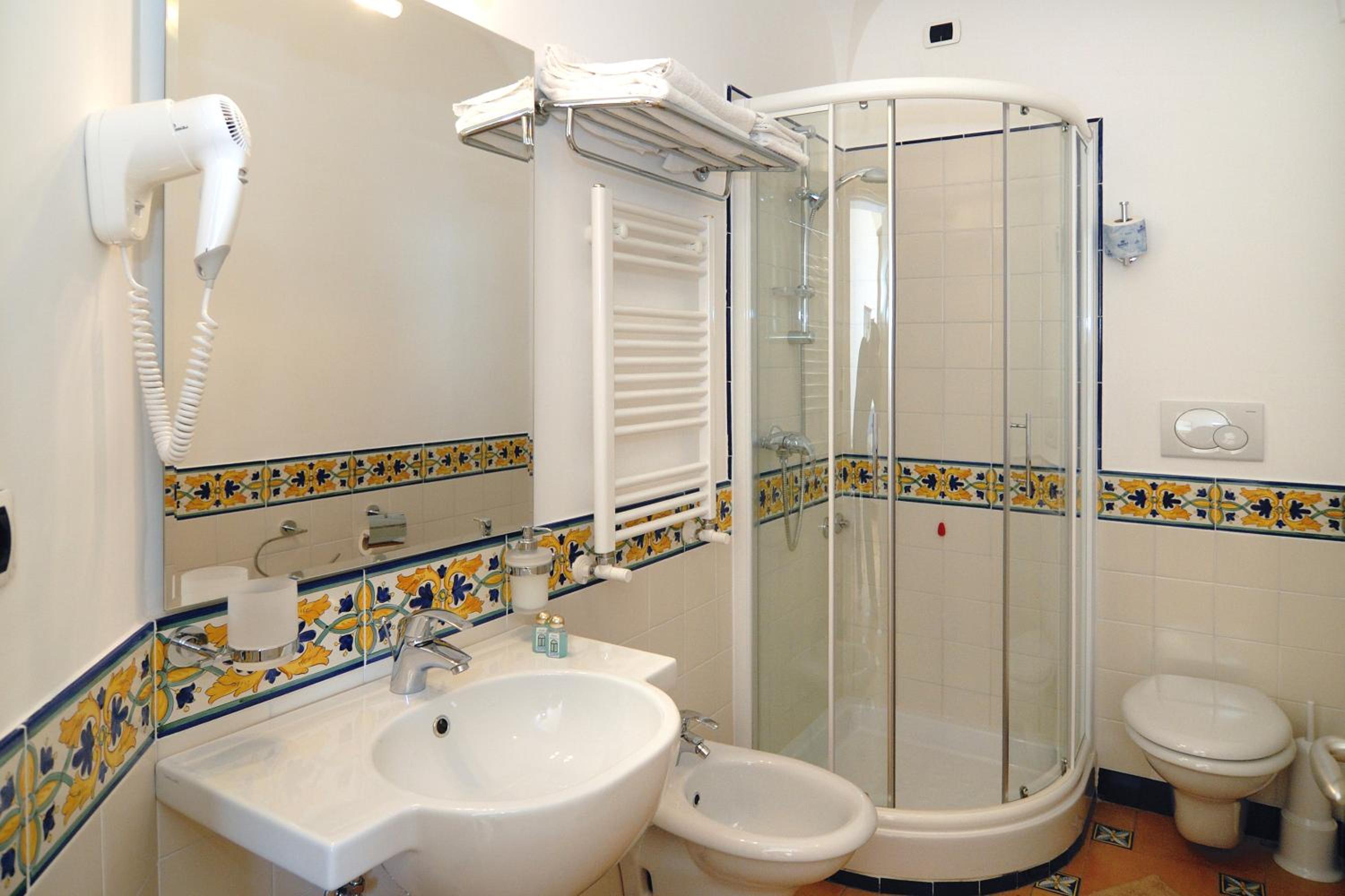 Junior Suite with Sea View (2 Adults) - Photo 20