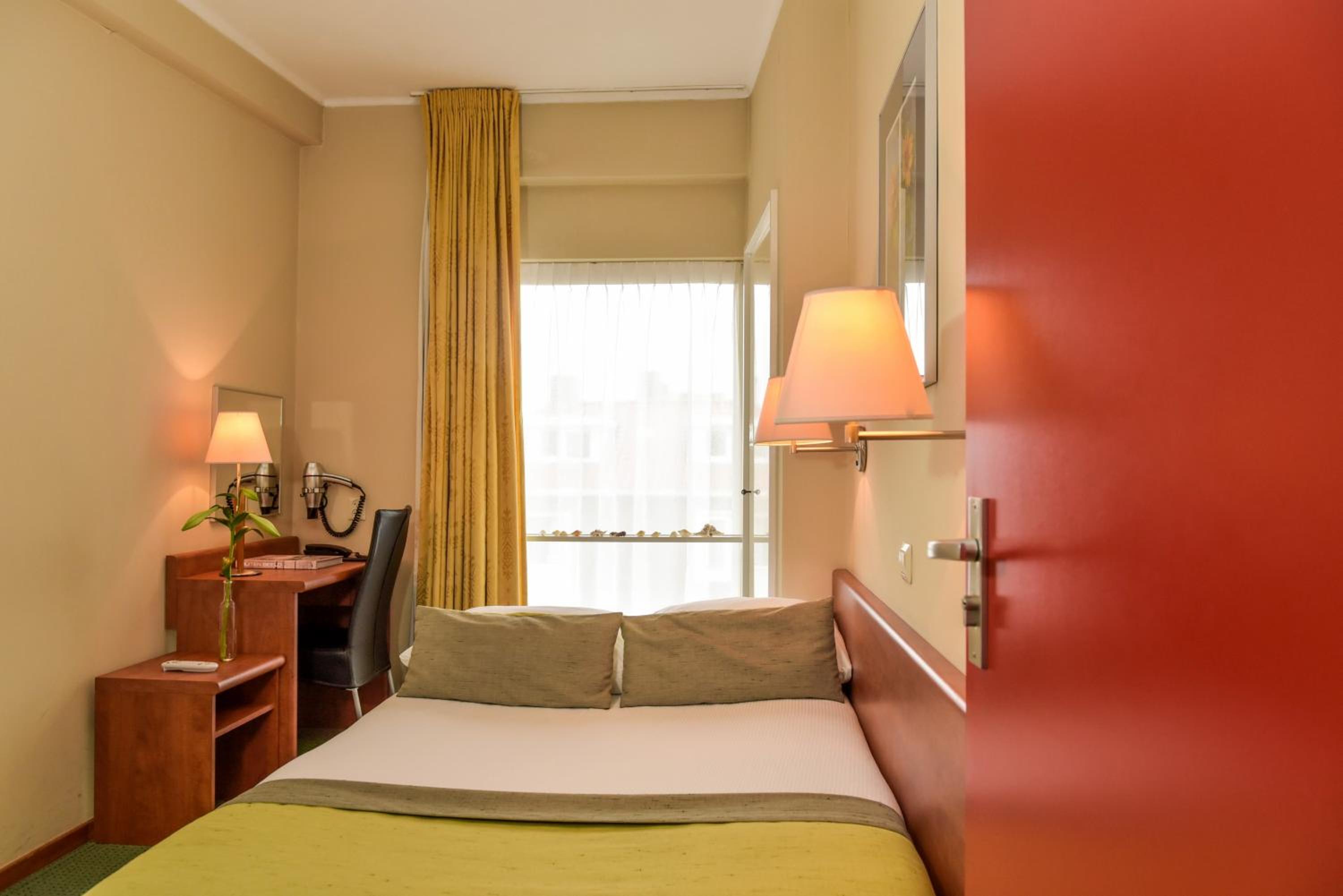 Single Room with Small Double Bed photo 3