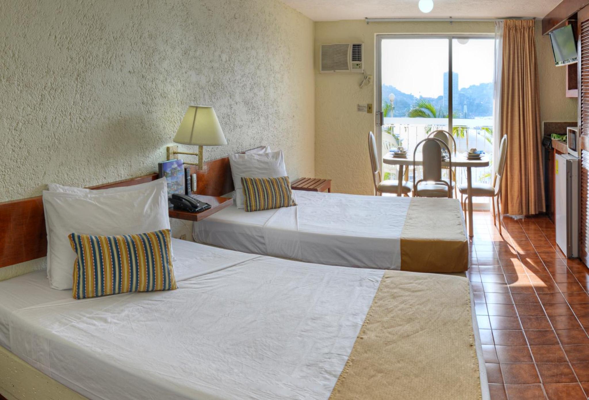 Double Room with Two Double Beds and Ocean View - Photo 3