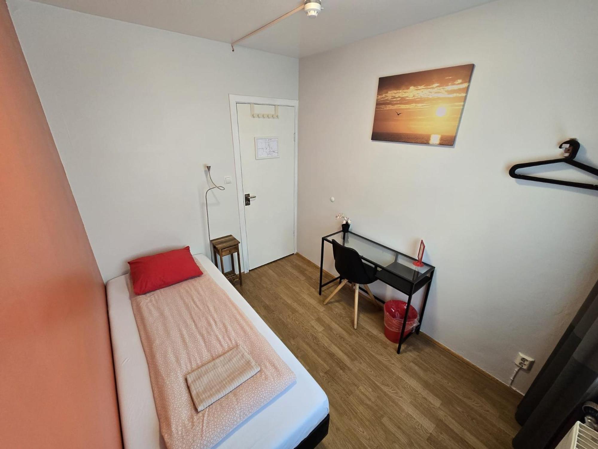 Single Room with Shared Bathroom photo 2