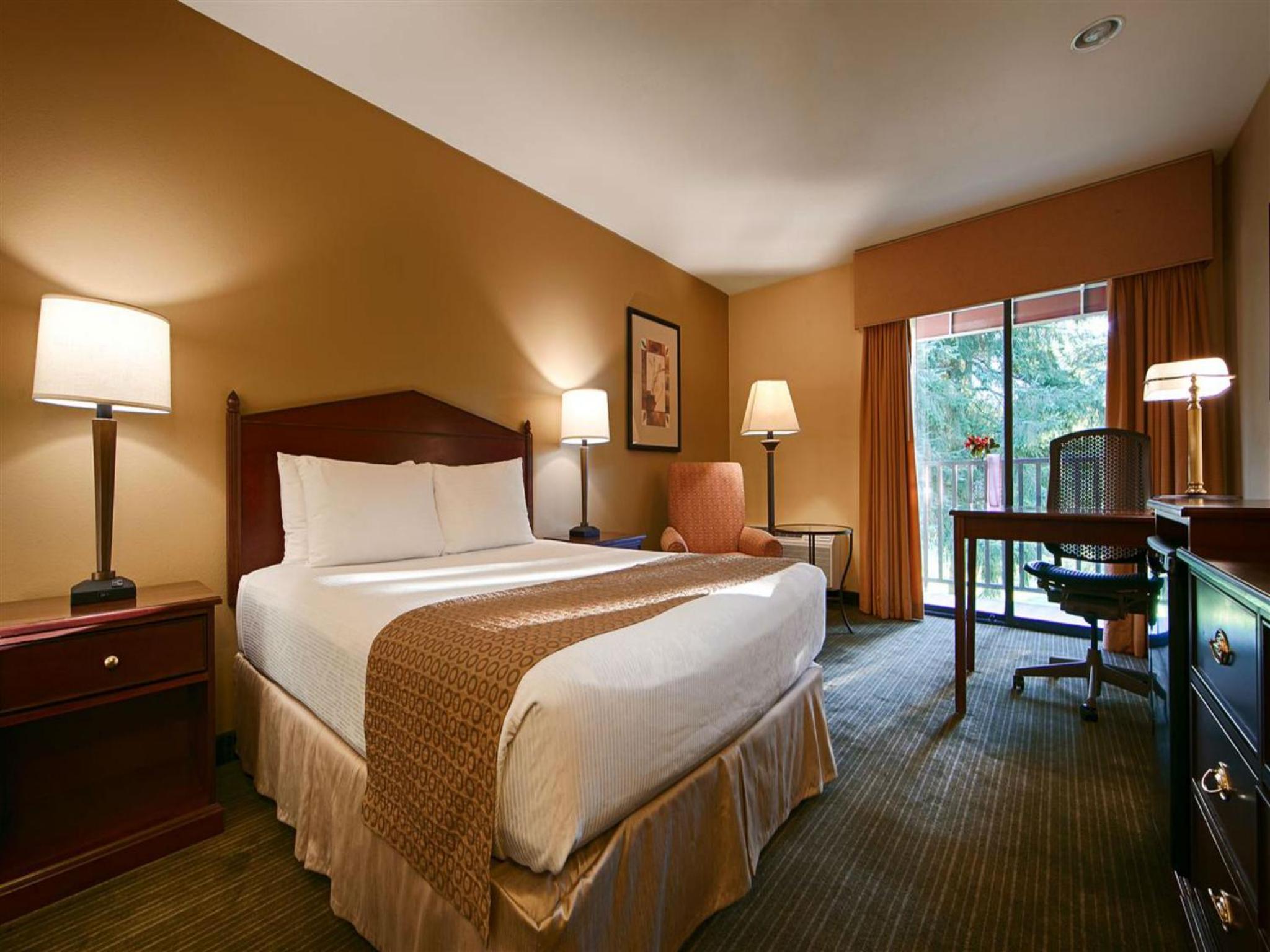 Queen Room with Golf Course View - Non-Smoking - Photo 5
