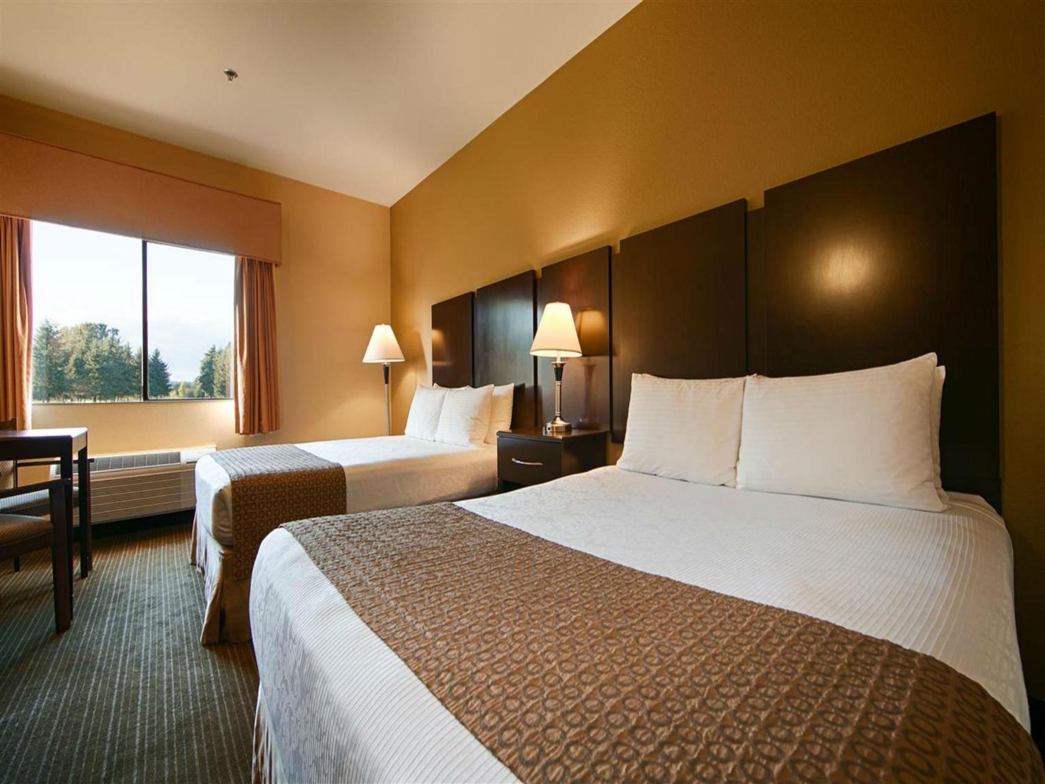 Queen Room with Two Queen Beds and Golf Course View - Non-Smoking - Photo 3