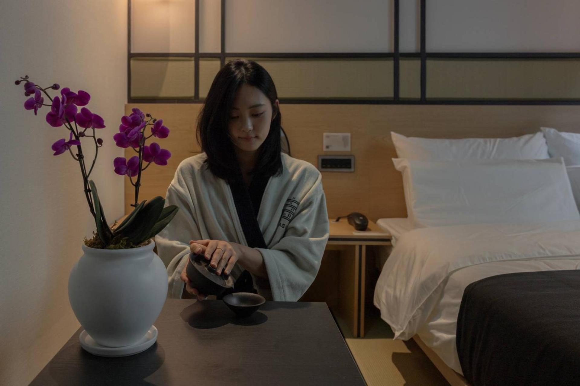 Double Room with Korean Tea Ceremony Dado