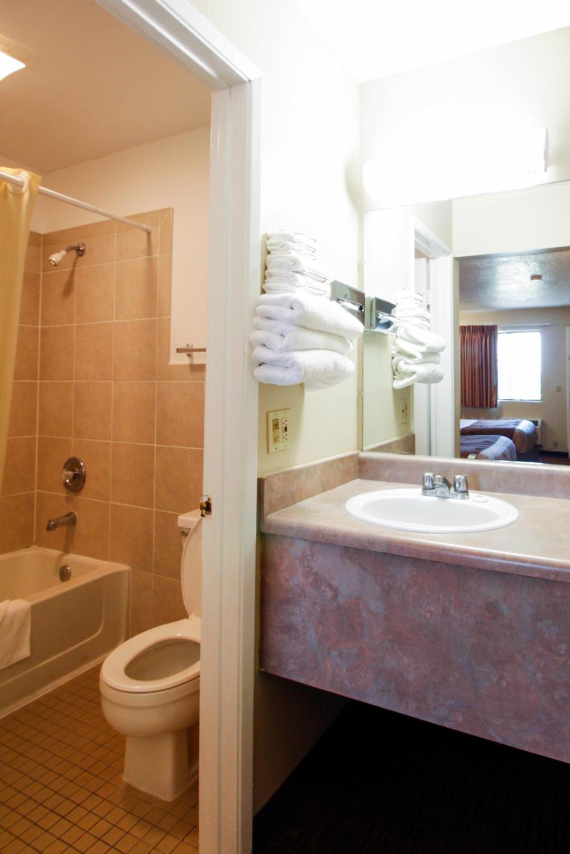 Standard Queen Room photo 3