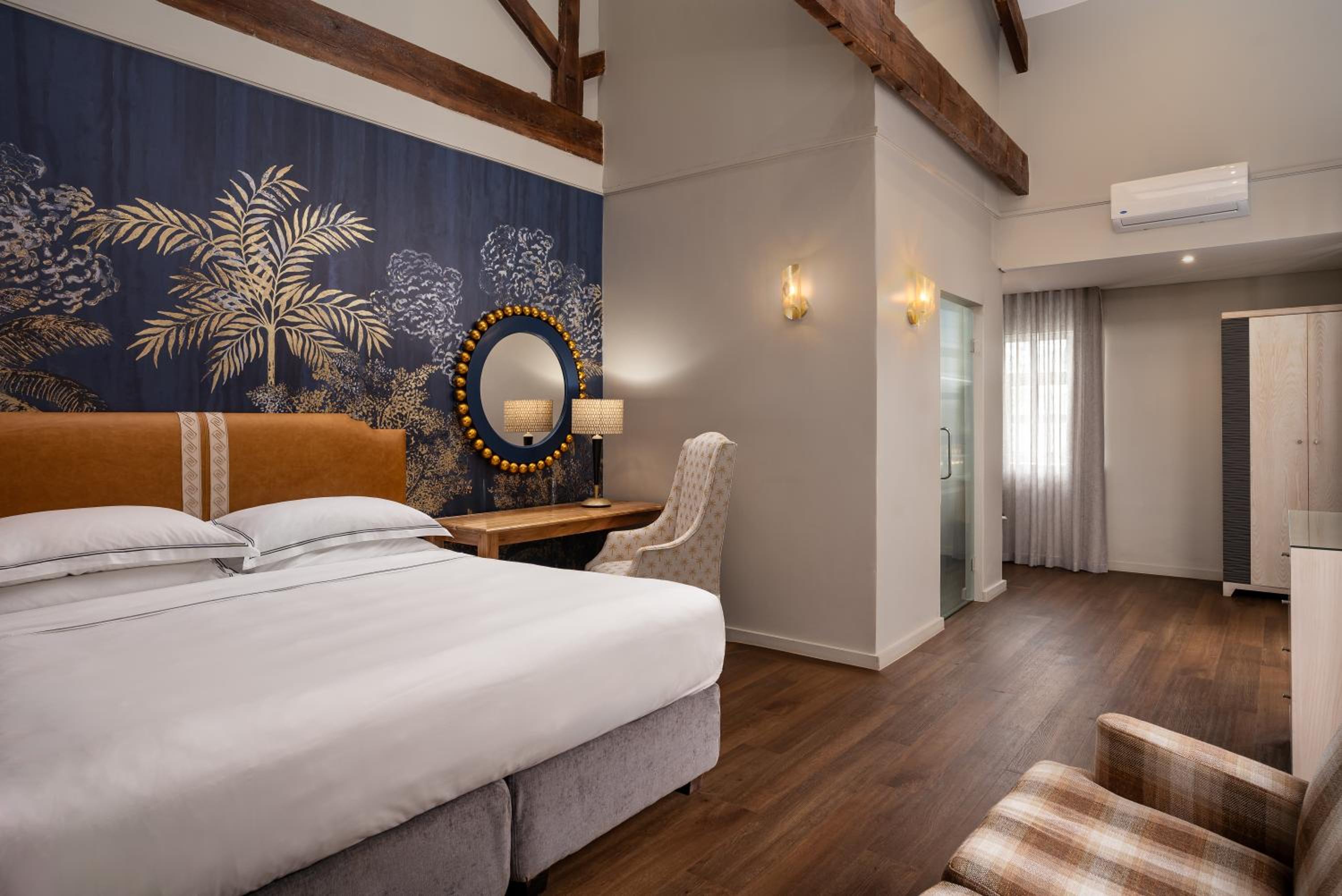 Deluxe King Room photo 3