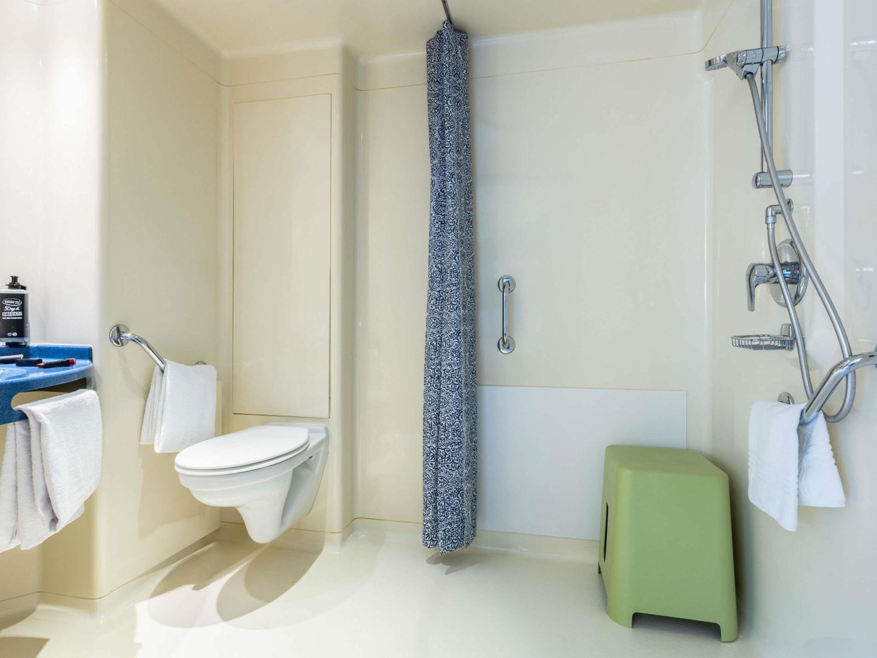 Standard Double Room - Disability Access photo 2