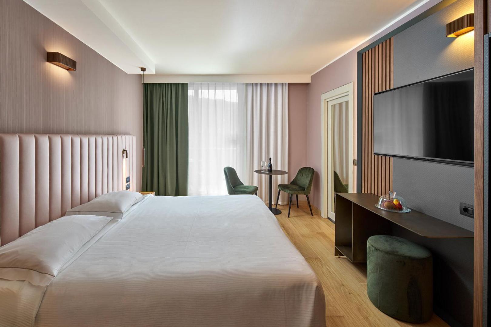 Deluxe Double or Twin Room with Balcony - Photo 6