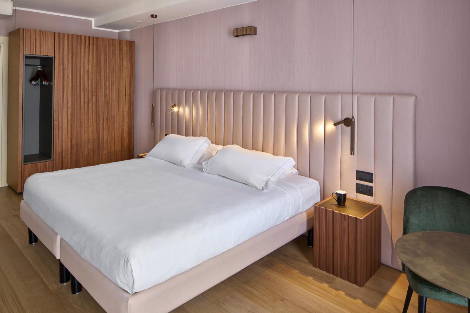 Deluxe Double or Twin Room with Balcony - Photo 8