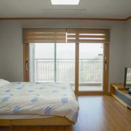 Condo style one-bedroom (Pet room) - Photo 1