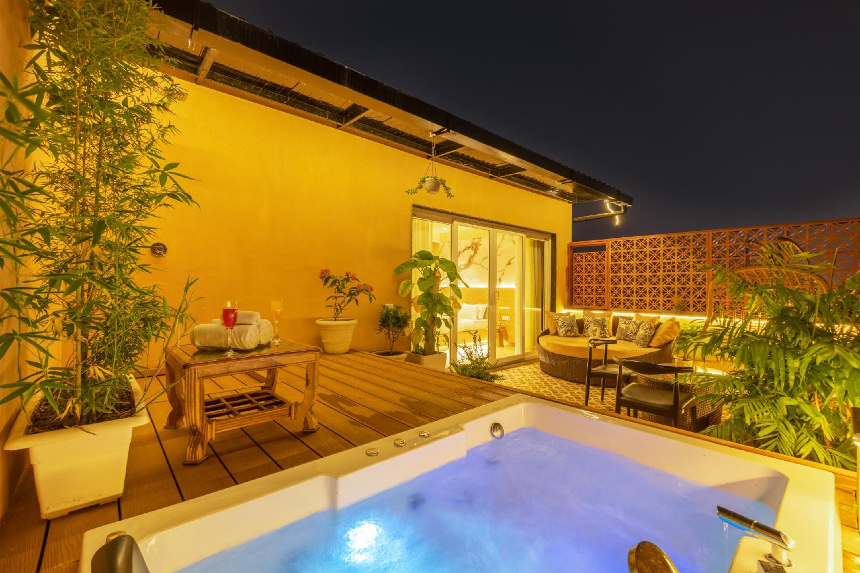 Suite with Hot Tub
