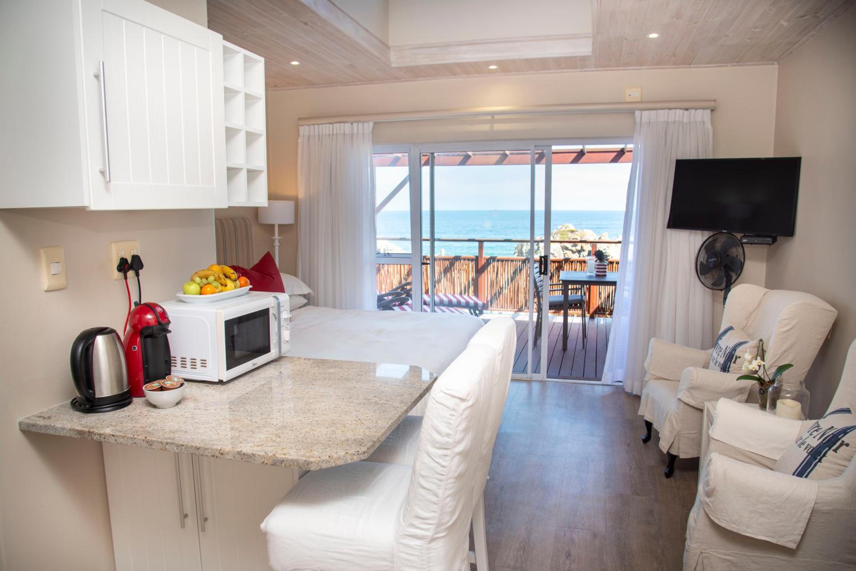 Deluxe Double Room with Sea View photo 3
