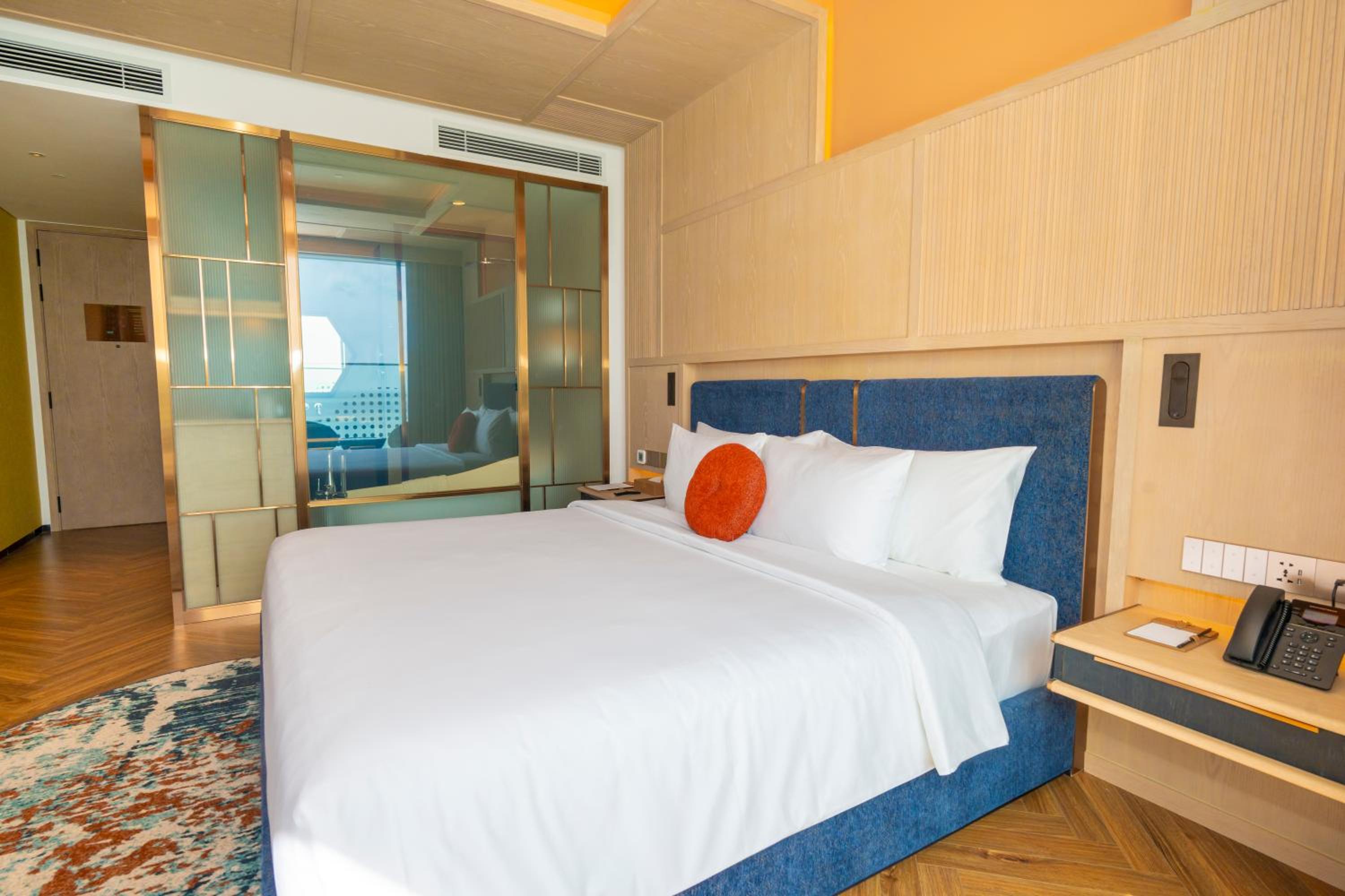 Deluxe Room-One King Bed,Sea View - Photo 3