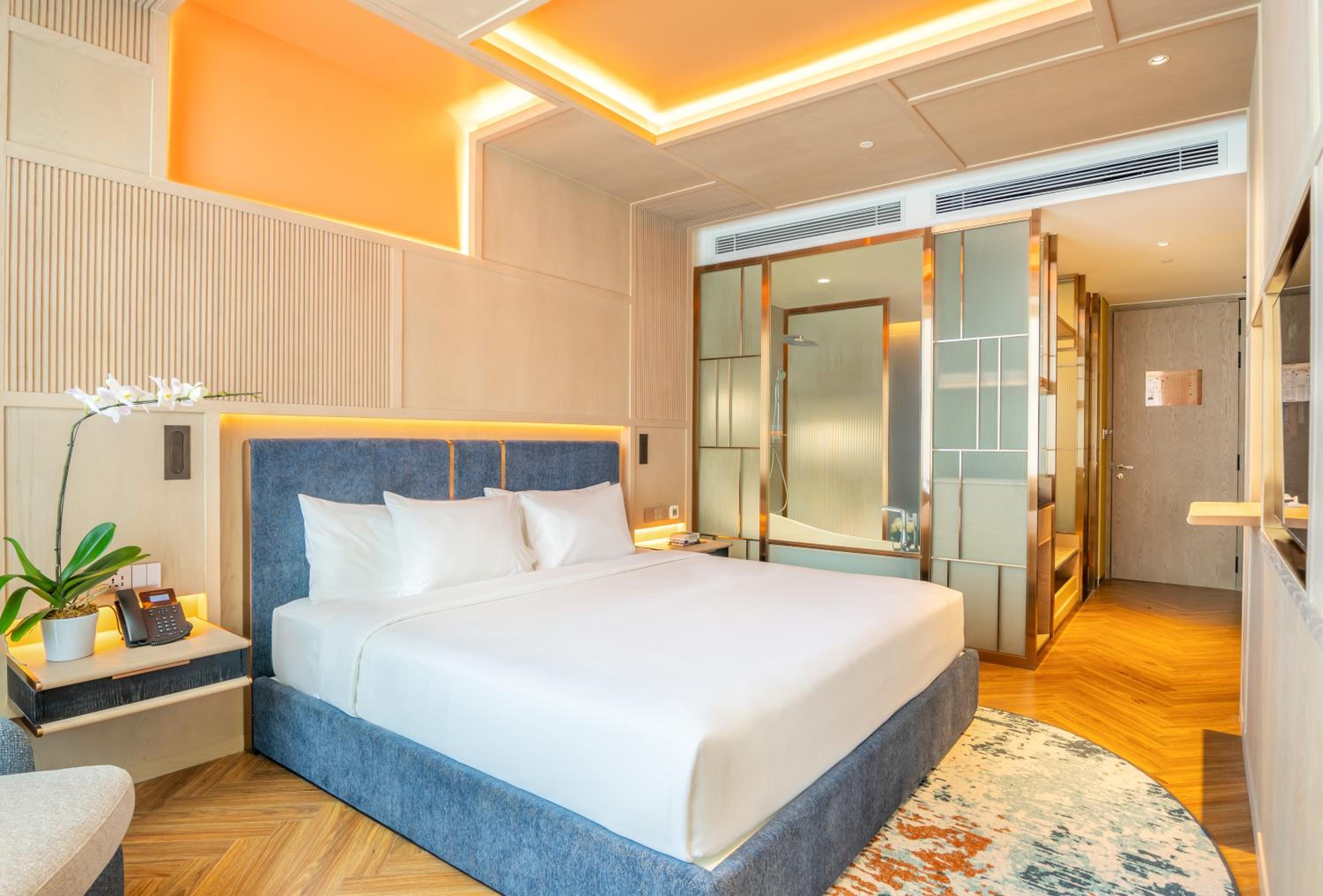 Superior Room-One King Bed,City View