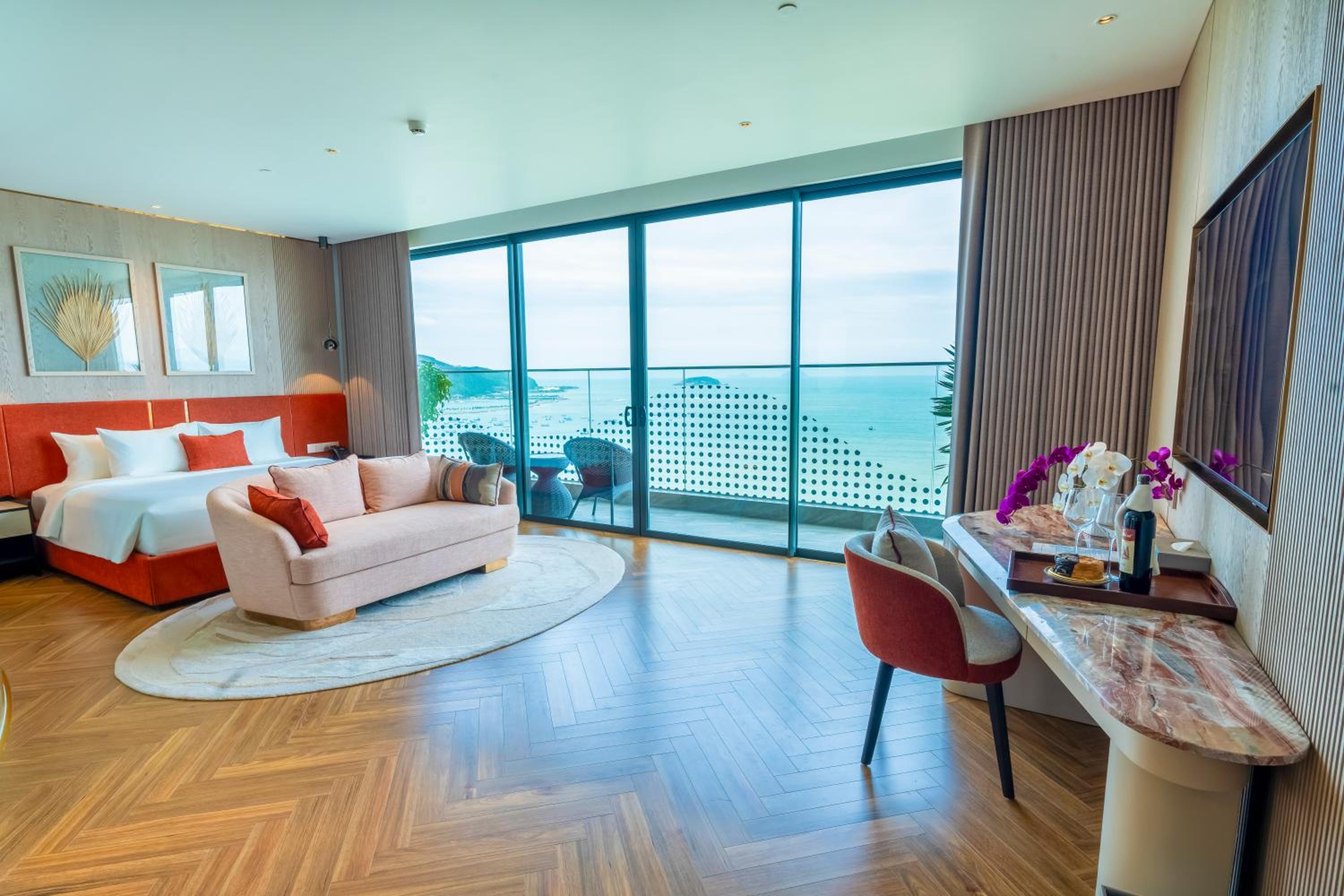 Junior Suite-One King Bed,Sea View