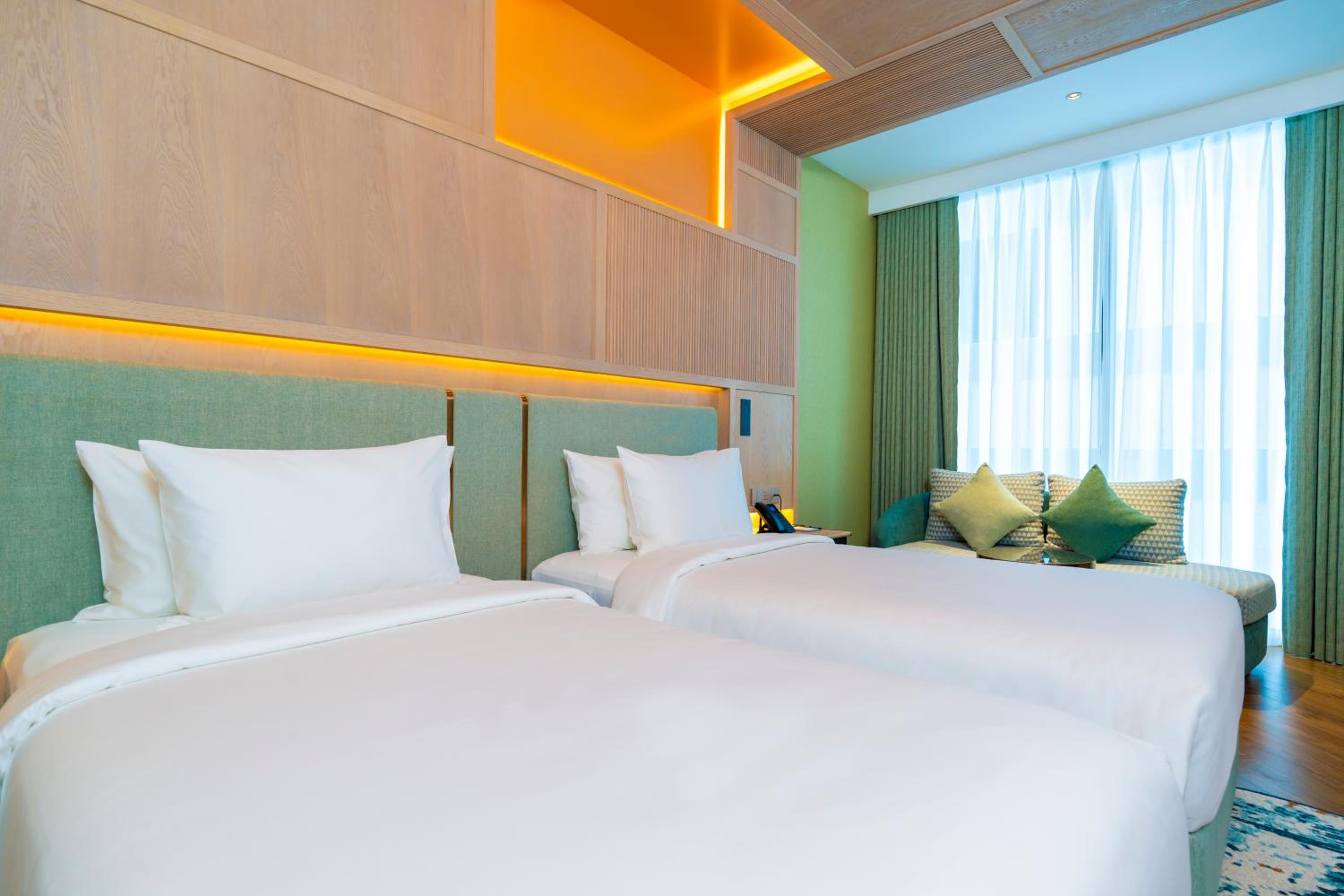 Superior Room with Two Single Beds - City Side