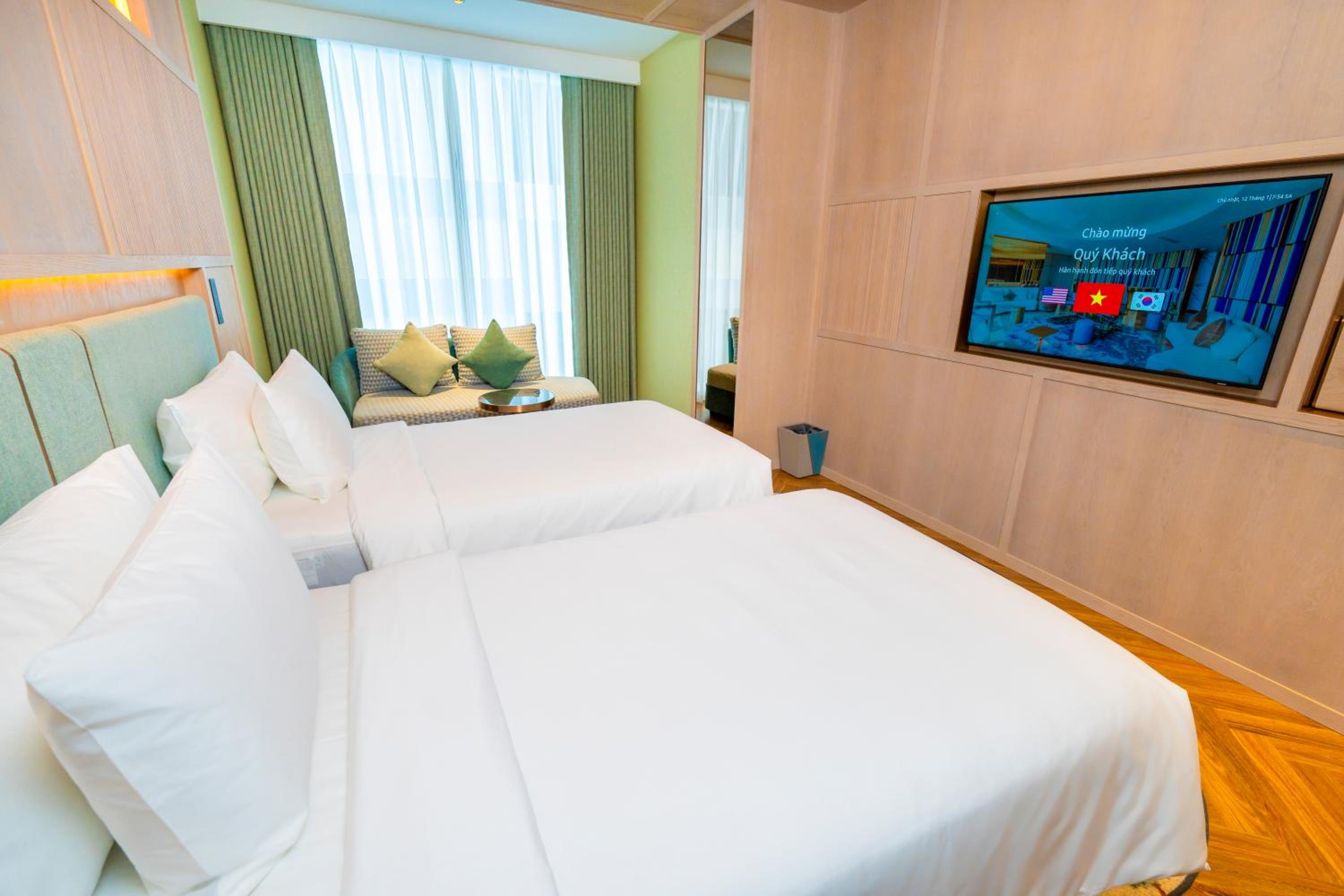 Superior Room with Two Single Beds - City Side